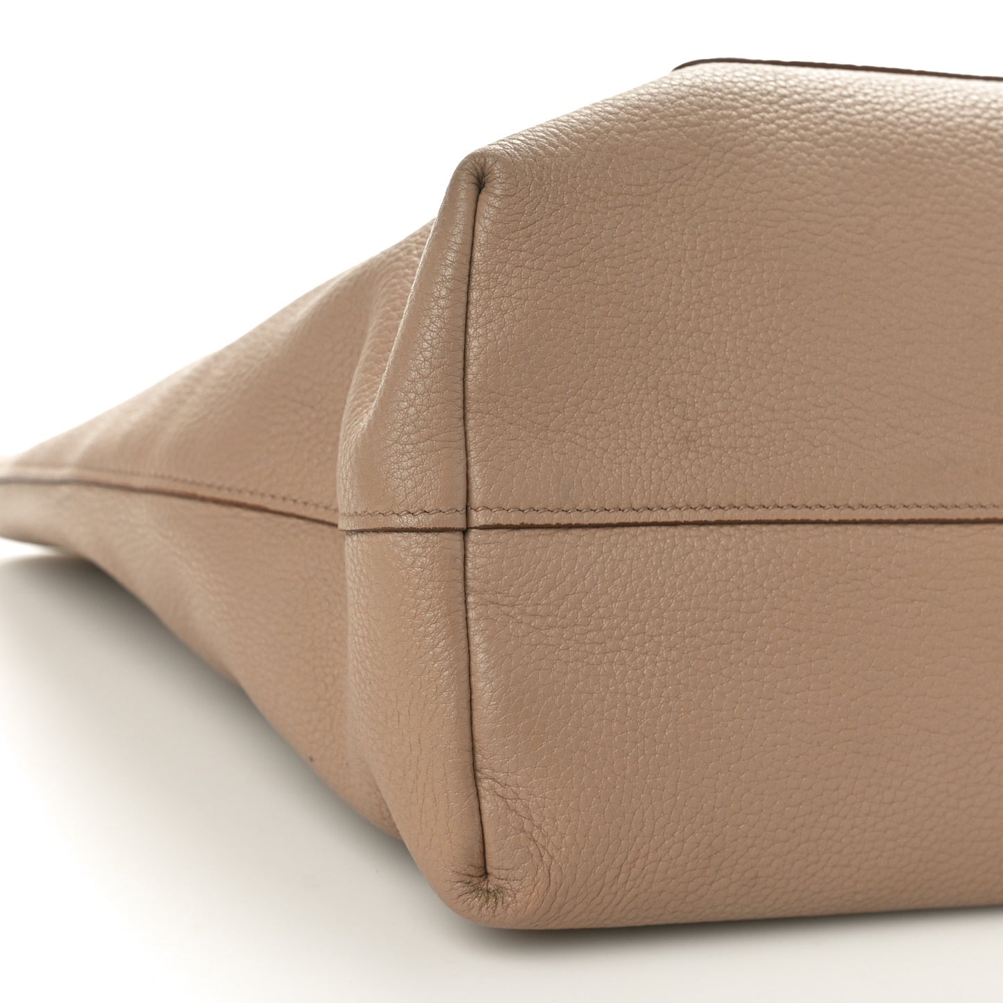 Vitello Daino Pocket Shopping Tote Cammeo