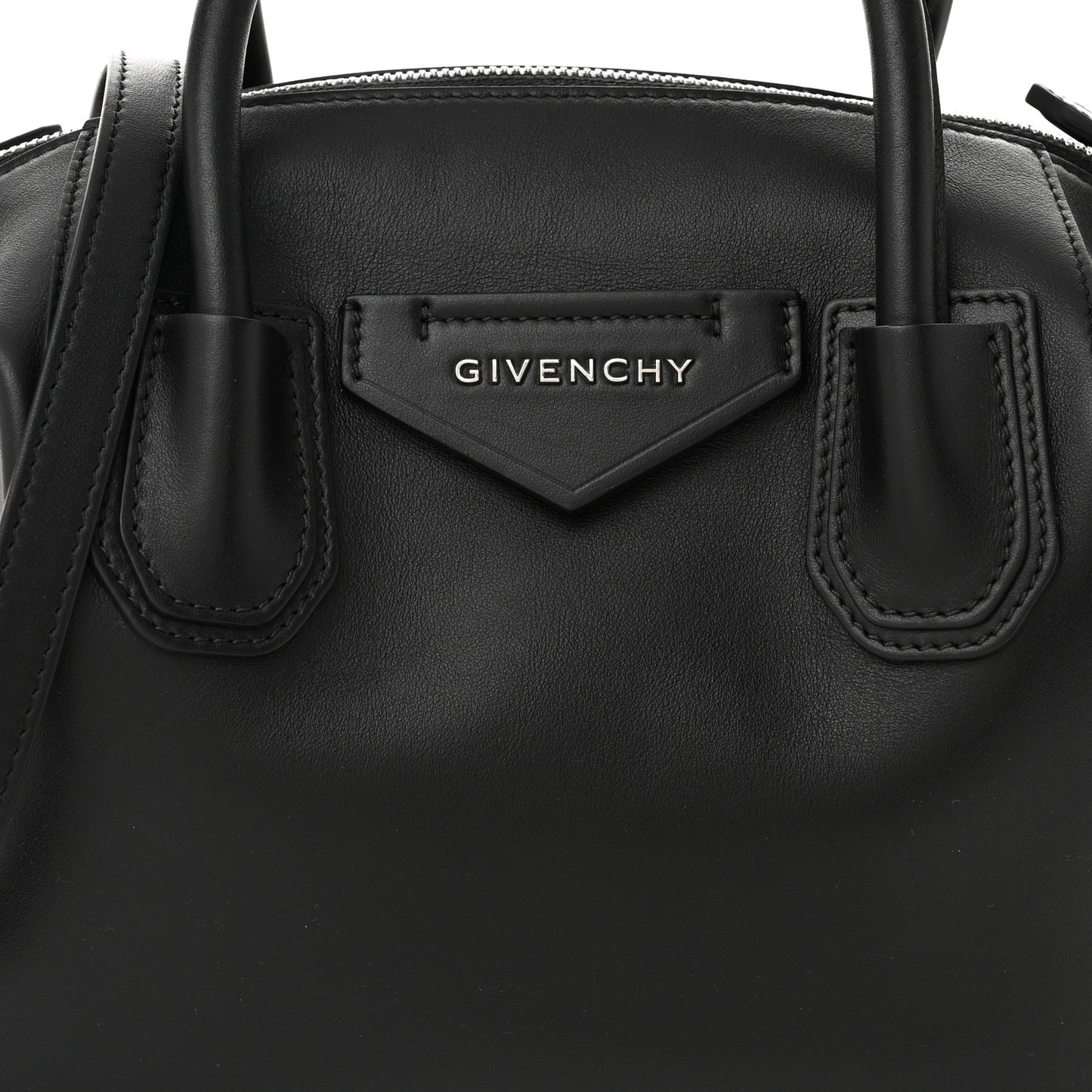 Smooth Calfskin Soft Antigona Black