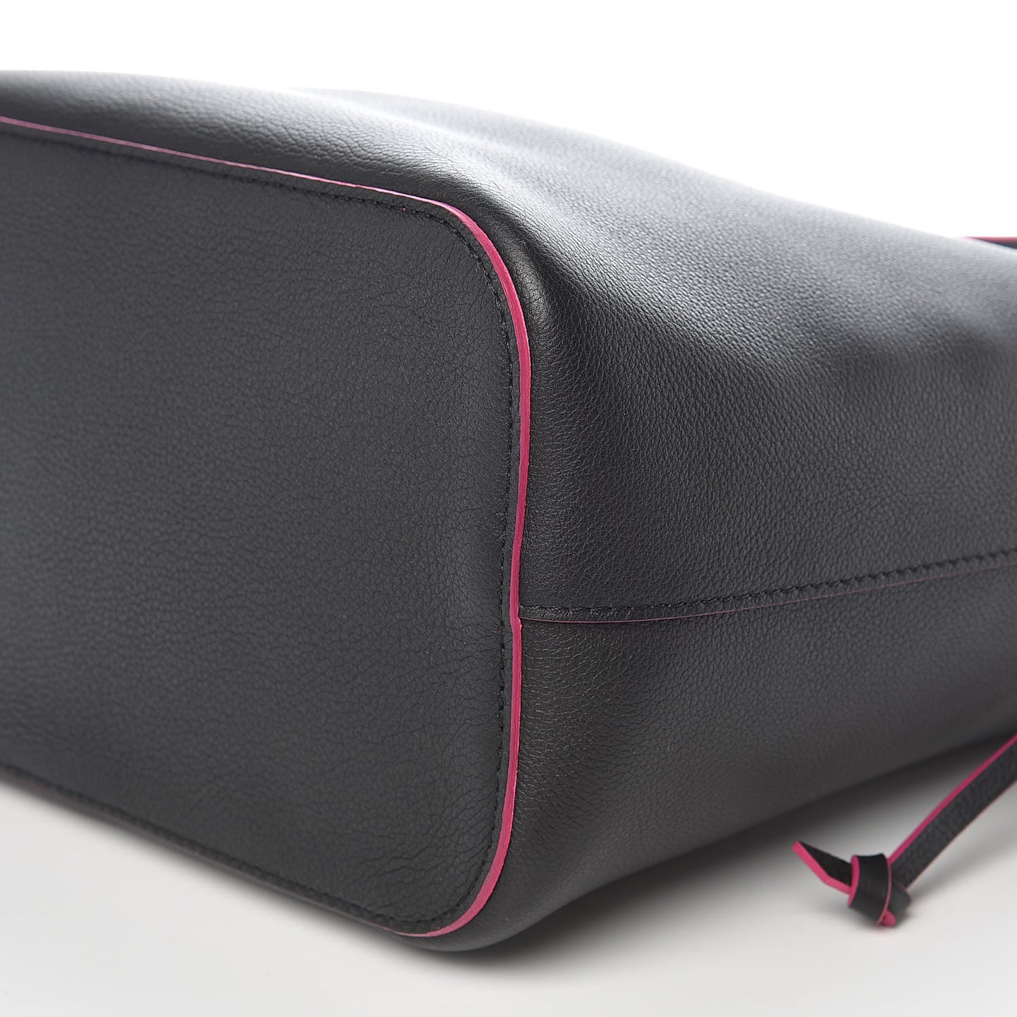 Calfskin Lockme Bucket Black