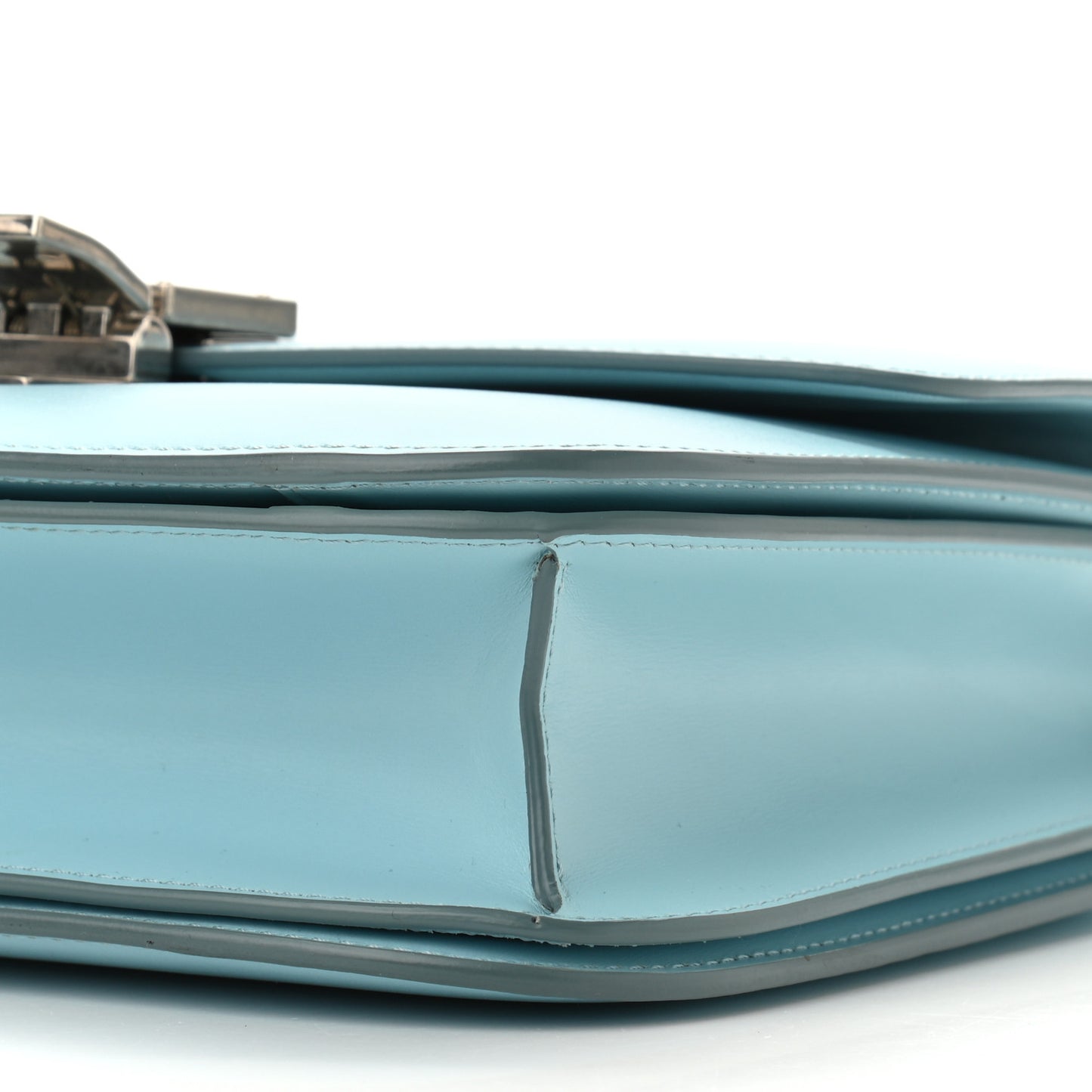 Box Calfskin Medium Classic Box Flap Bag Pool