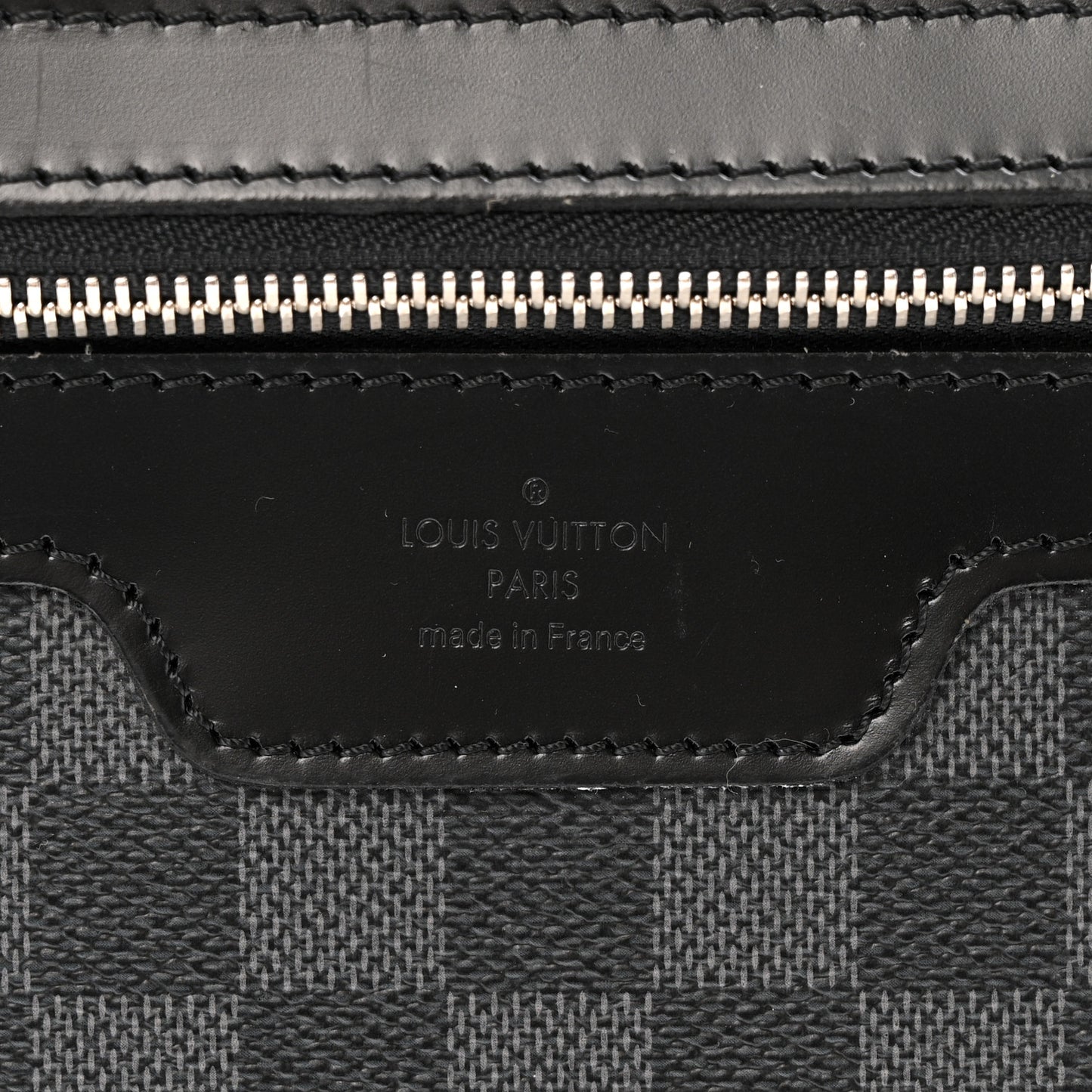 Damier Graphite Pegase 45