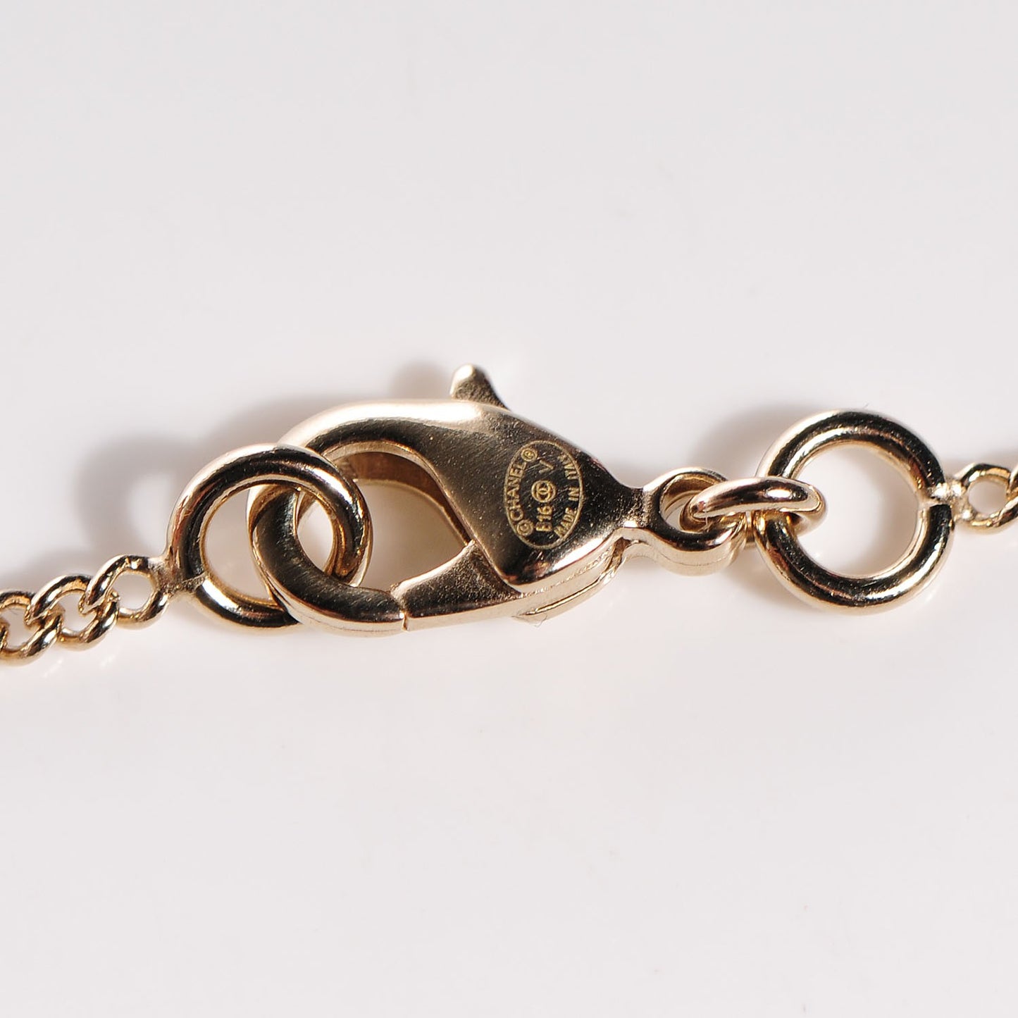 Crystal CC Bow Necklace Gold