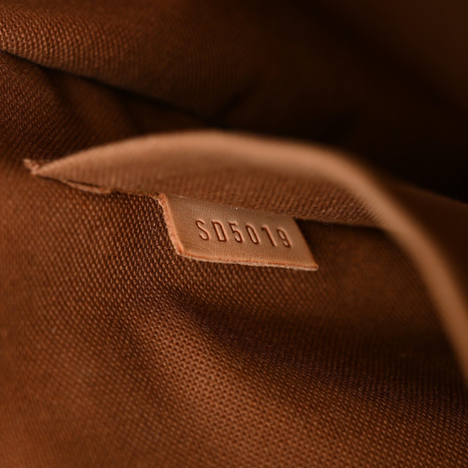 Louis Vuitton Monogram Tivoli GM 7 of 16