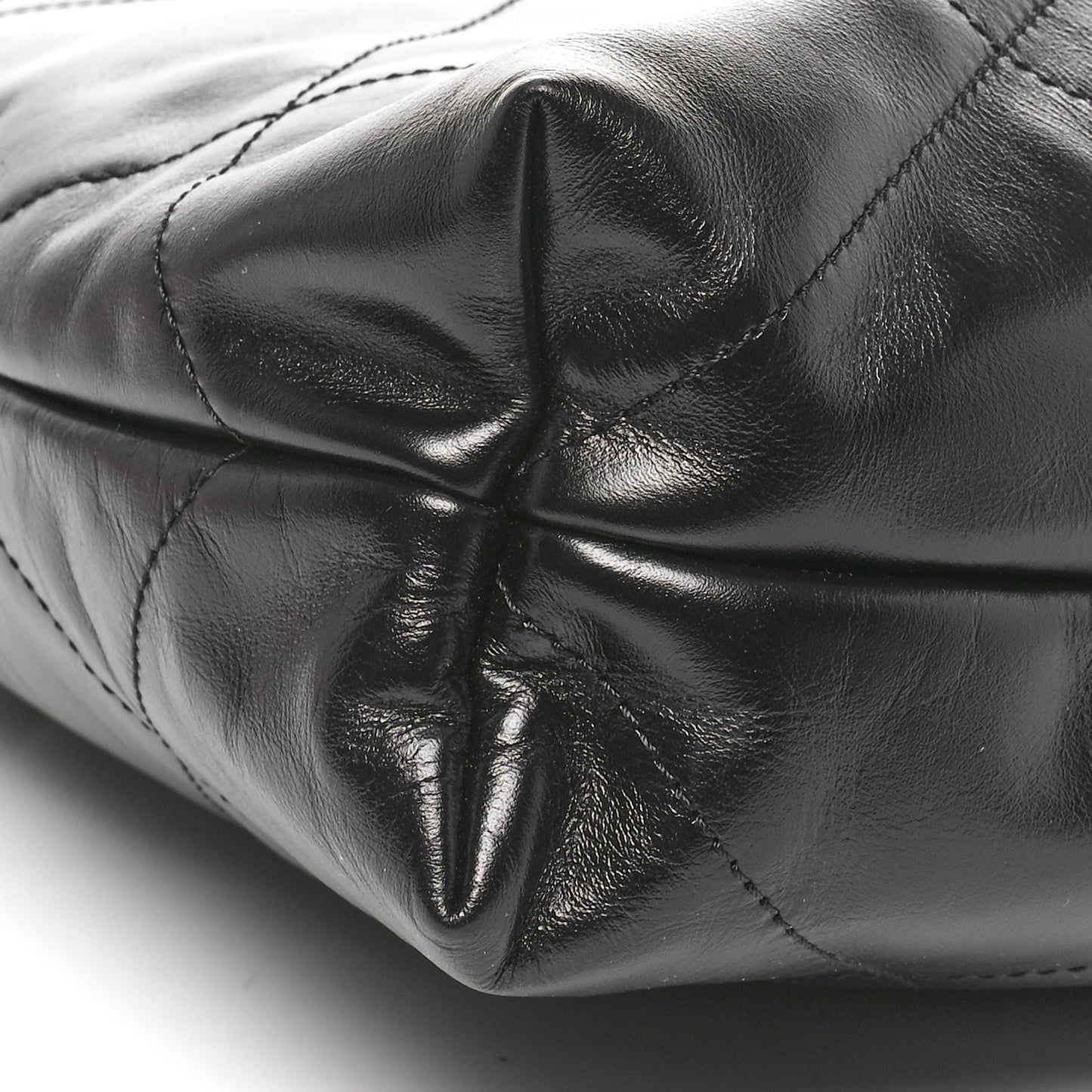 Shiny Calfskin Quilted Chanel 22 Black