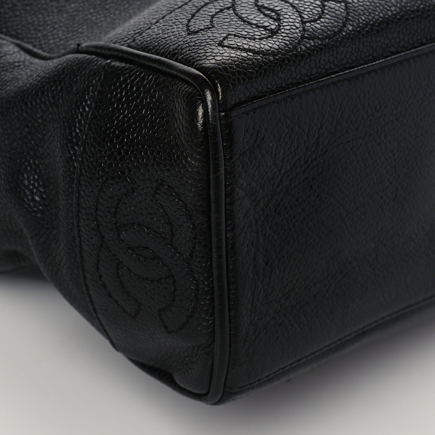Caviar CC Shoulder Bag Black
