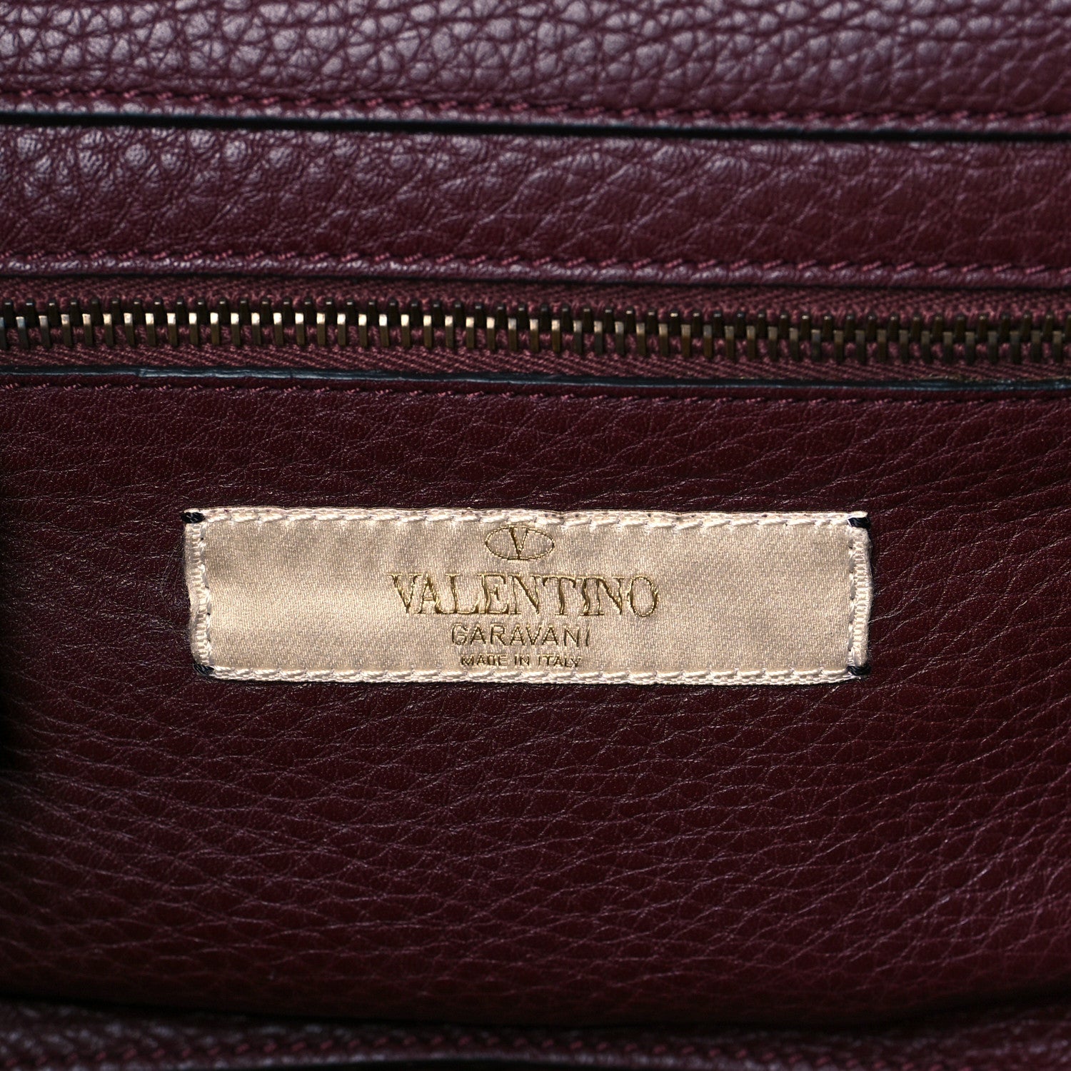 Valentino Garavani Grained Calfskin Small Rockstud Rolling Tote Rubin 6 of 9