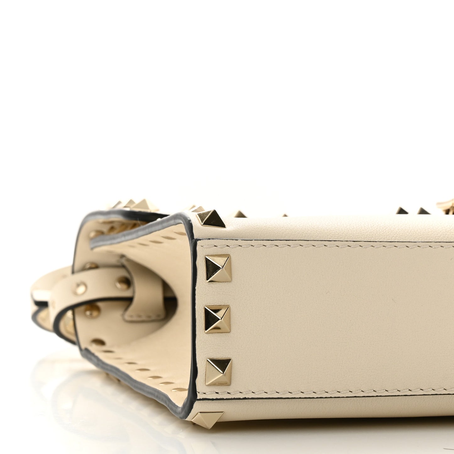 Vitello Medium Rockstud Flip Lock Crossbody Bag Light Ivory