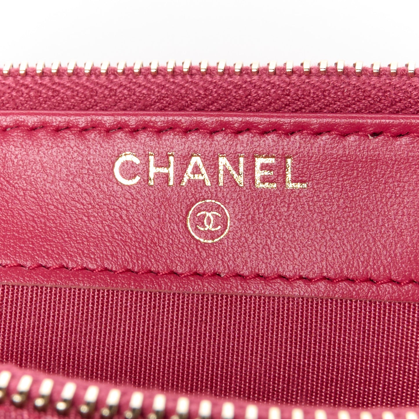 Caviar Quilted CC Filigree Clutch With Chain Red