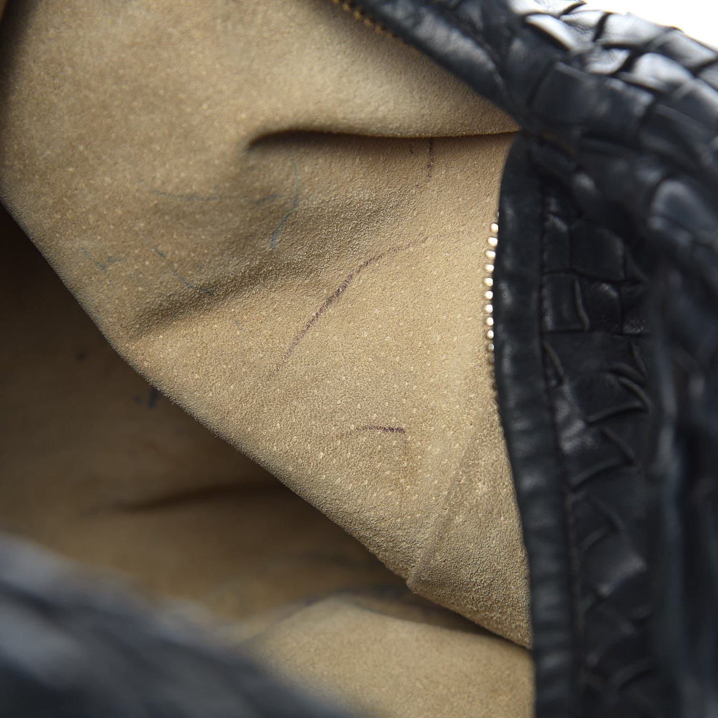 Nappa Intrecciato Medium Veneta Hobo Black