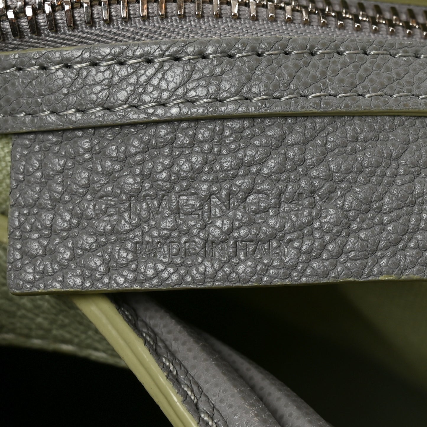 Pebbled Calfskin Small Nightingale Pearl Grey
