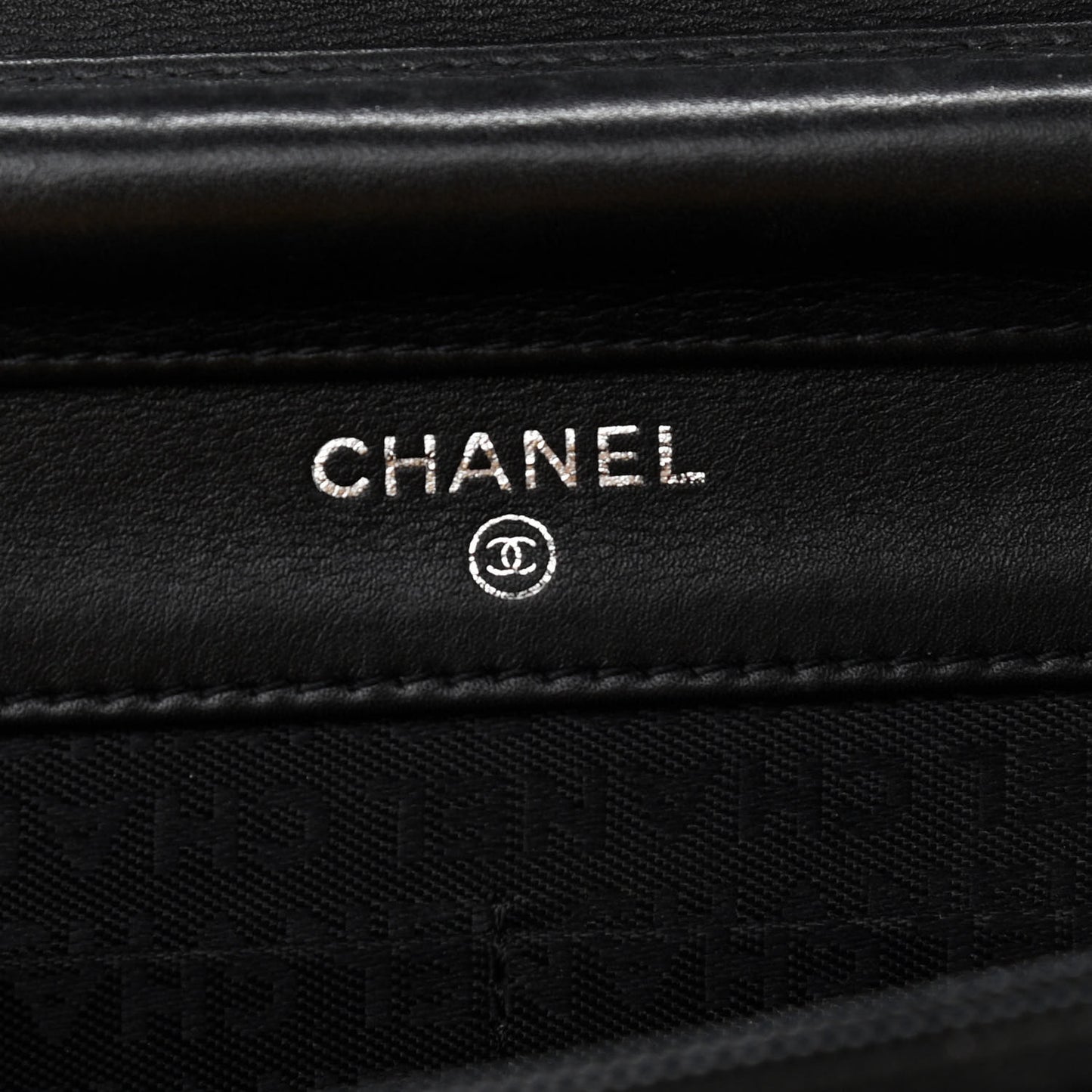 Lambskin Embossed Lax Wallet On Chain WOC Black