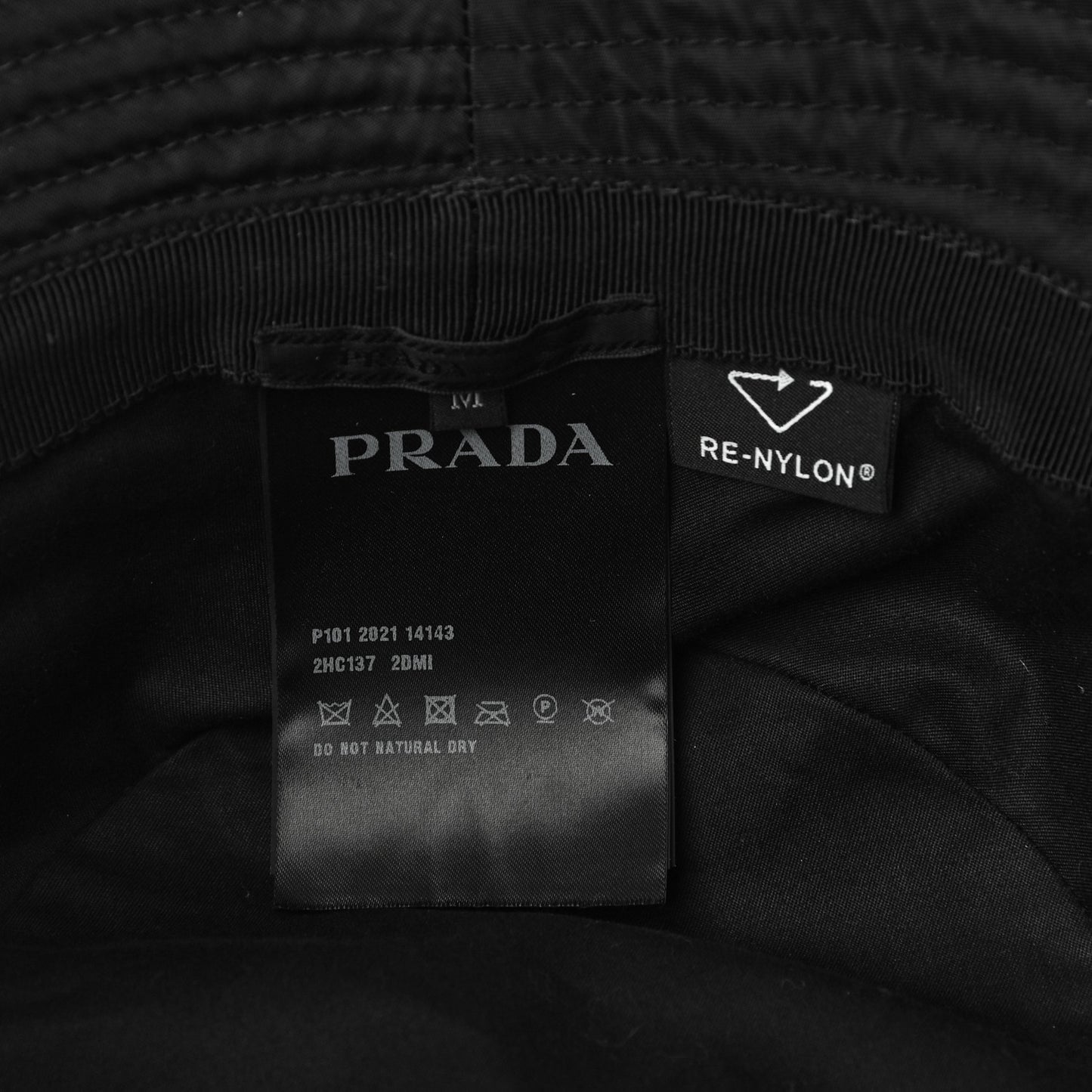 Re-Nylon Metal Triangle Logo Mens Bucket Hat M Black