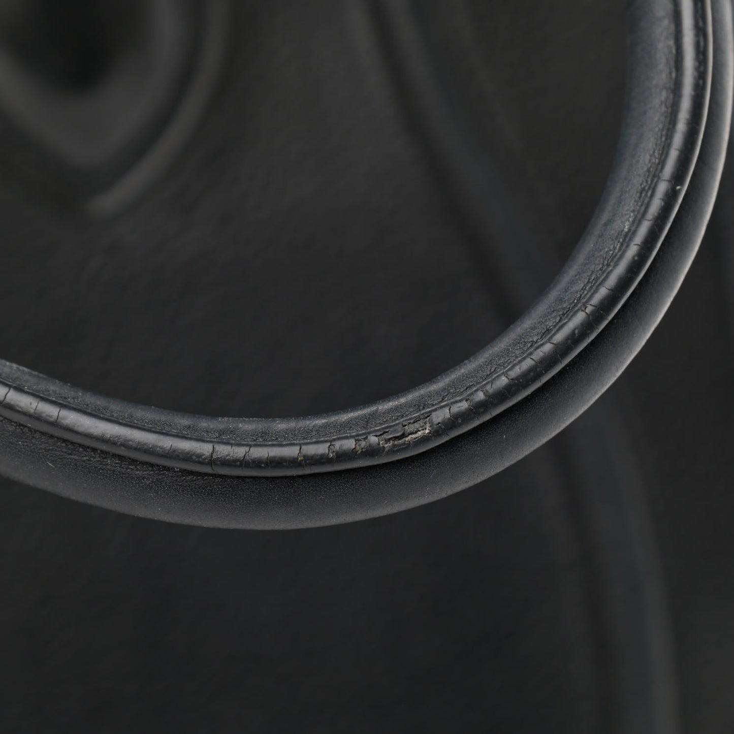 Supple Calfskin Medium Phantom Luggage Black
