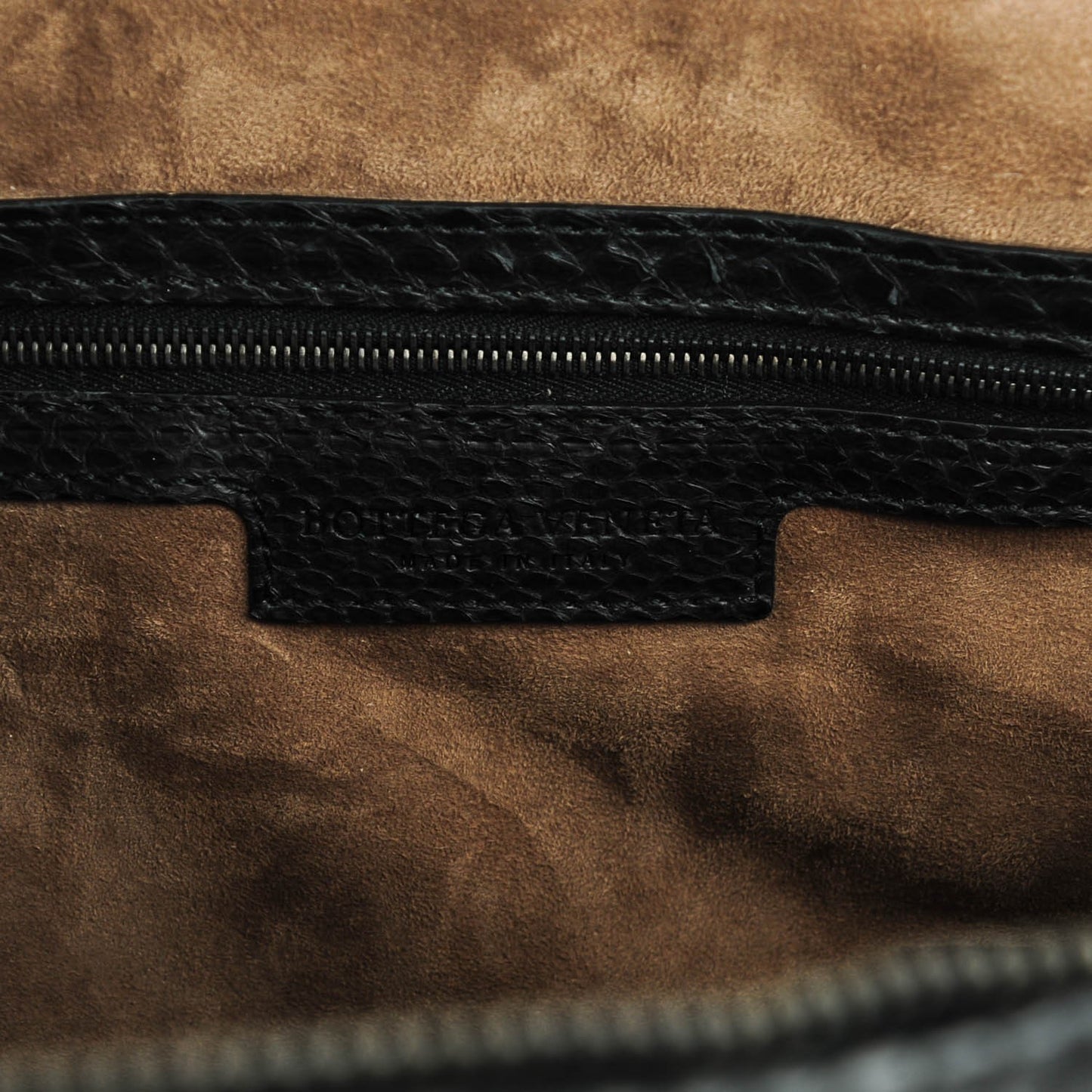 Waxed Python Tote Nero Black