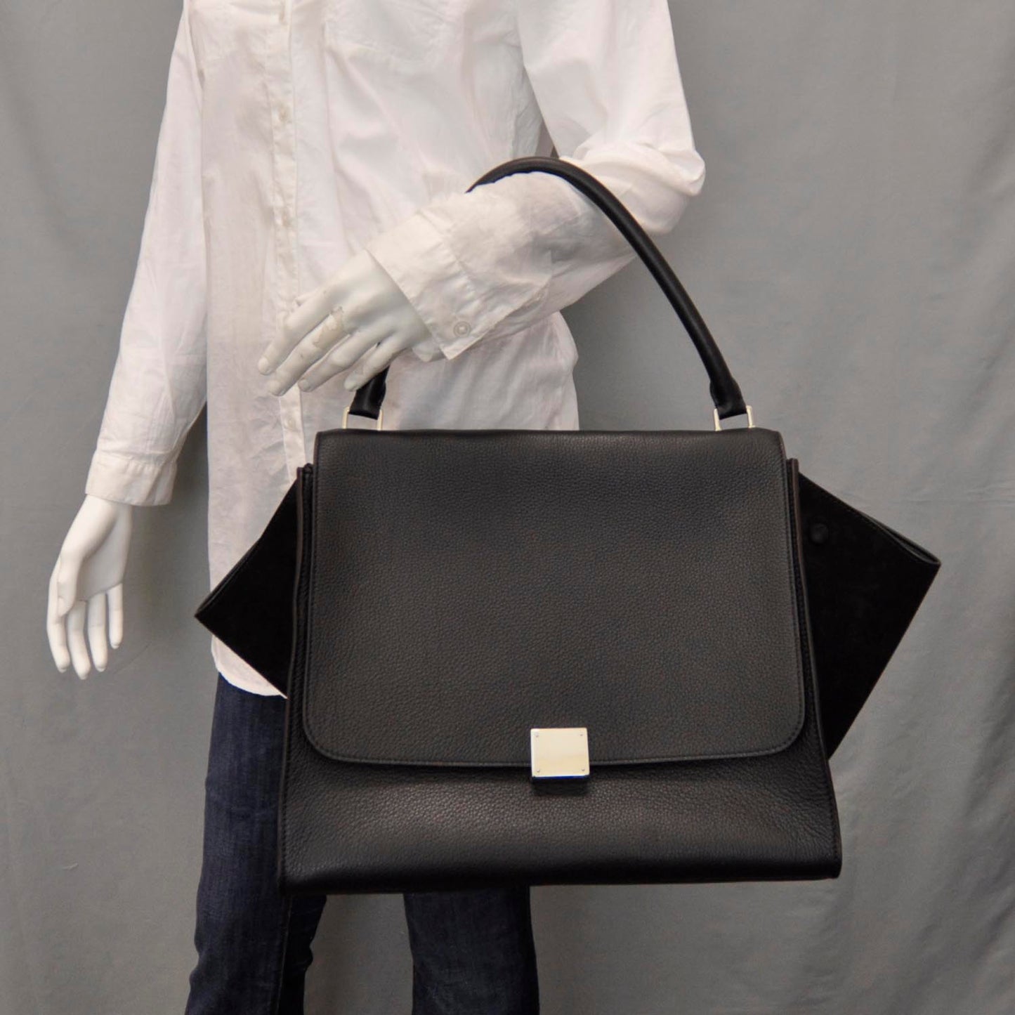 Calfskin and Suede Large Trapeze Black