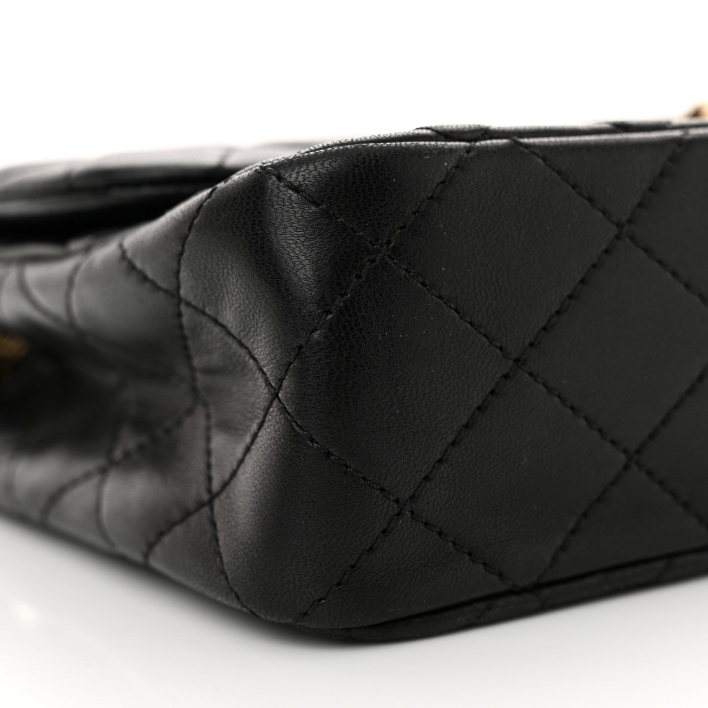 Lambskin Quilted Medium Westminster Pearl Flap Black