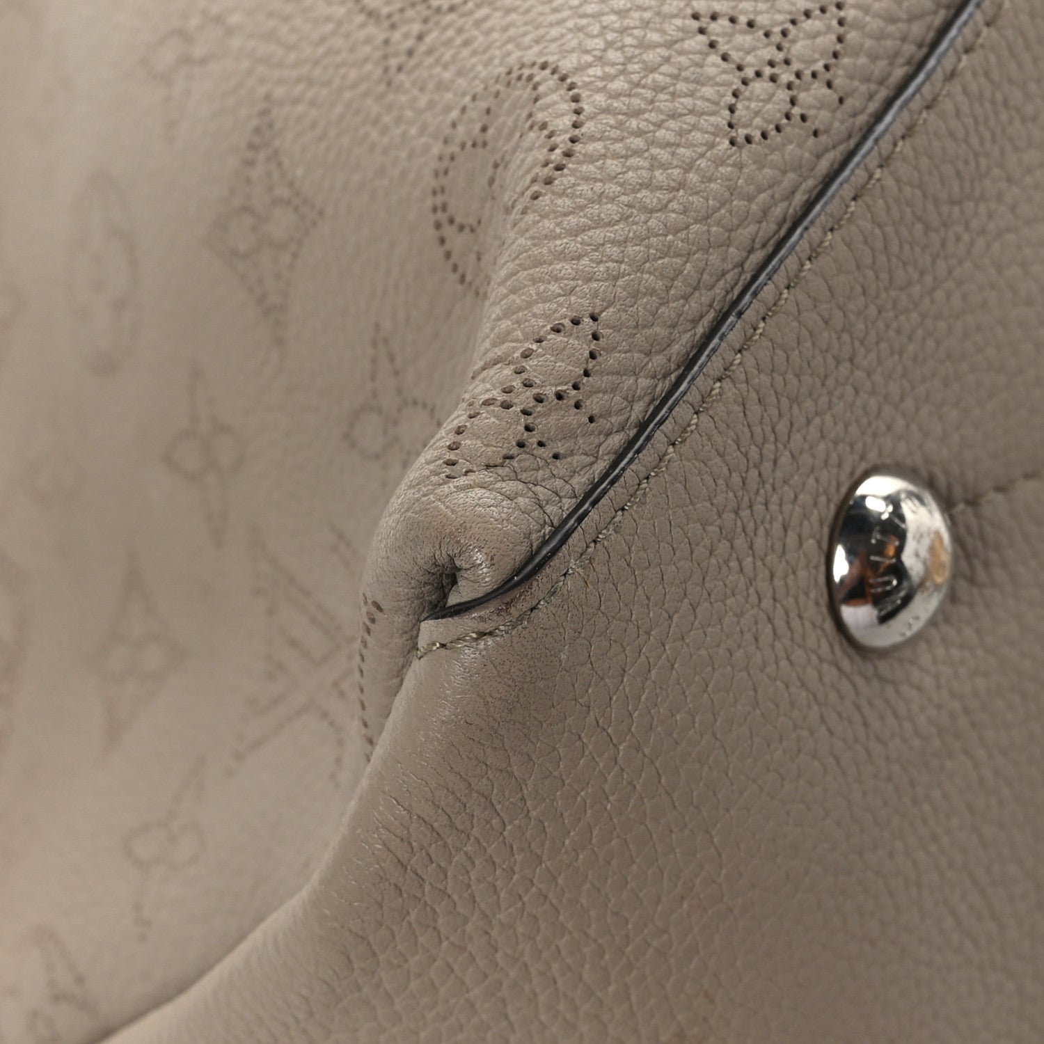Louis Vuitton Mahina Beaubourg Hobo MM Galet 9 of 11