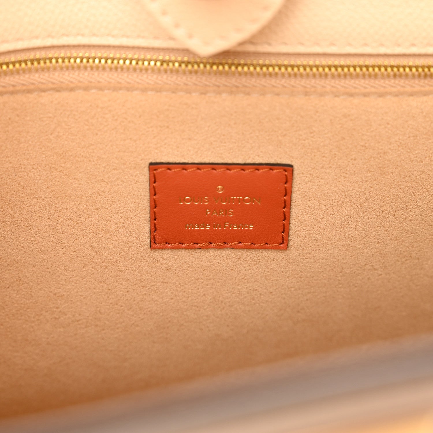 Louis Vuitton Calfskin Monogram Tufting On My Side Galet 6 of 9