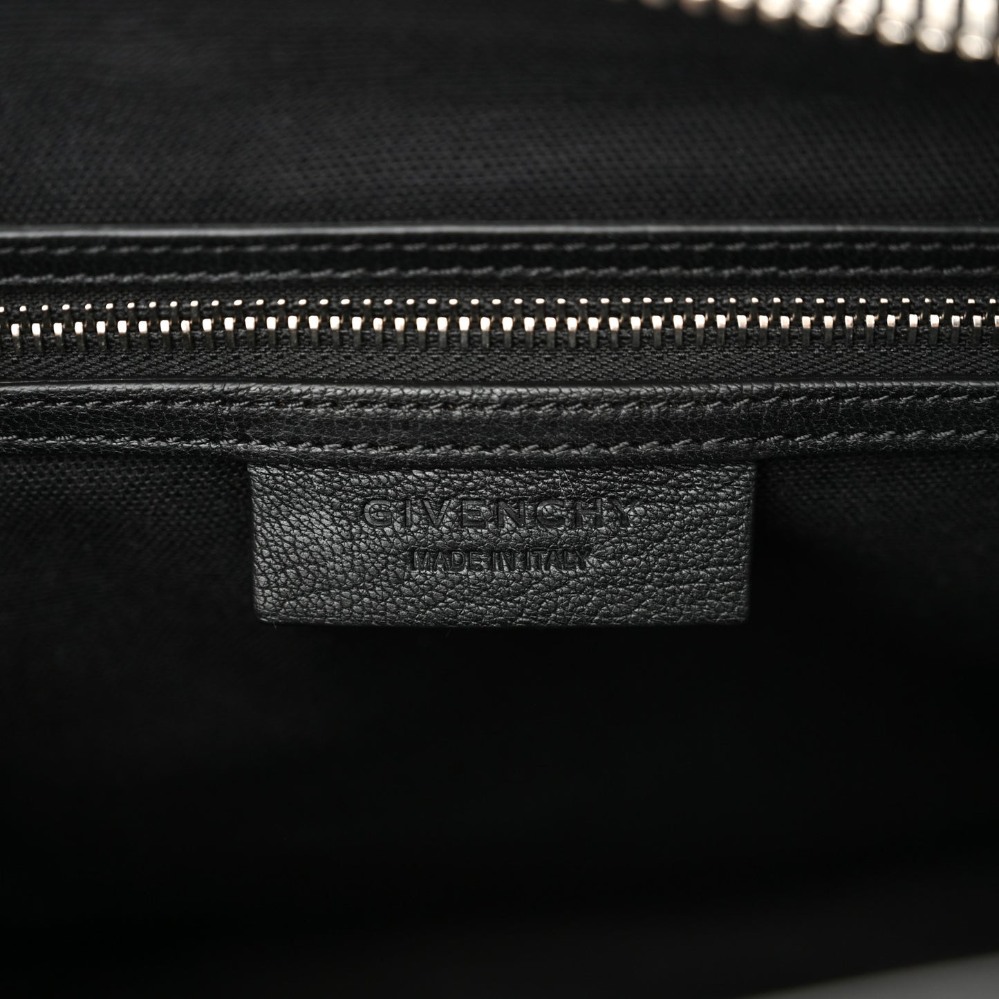 Sugar Goatskin Medium Antigona Black
