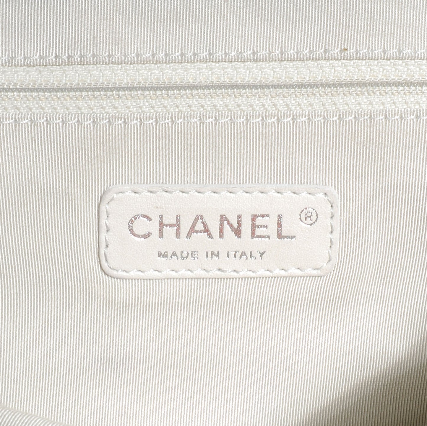 Washed Lambskin Chain Around Medium Messenger Black