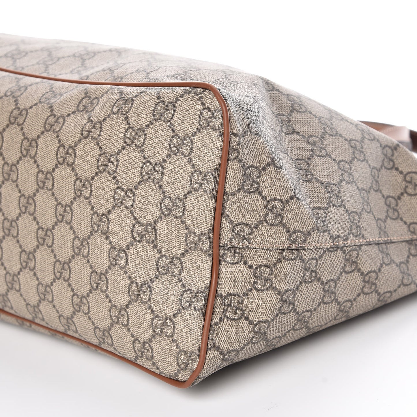 Soft GG Supreme Monogram Medium Crossbody Tote Beige Cuir