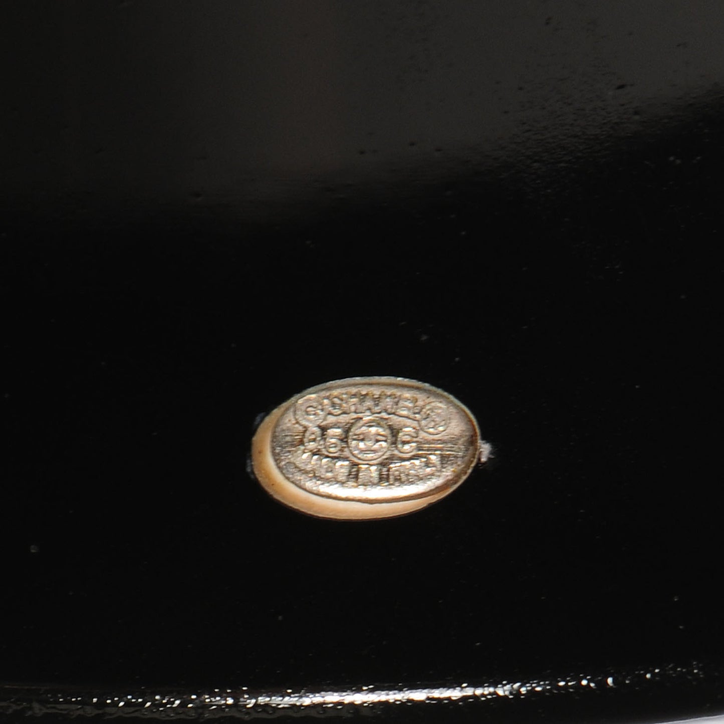 Resin Laser Etched Floral Bangle Black Cream