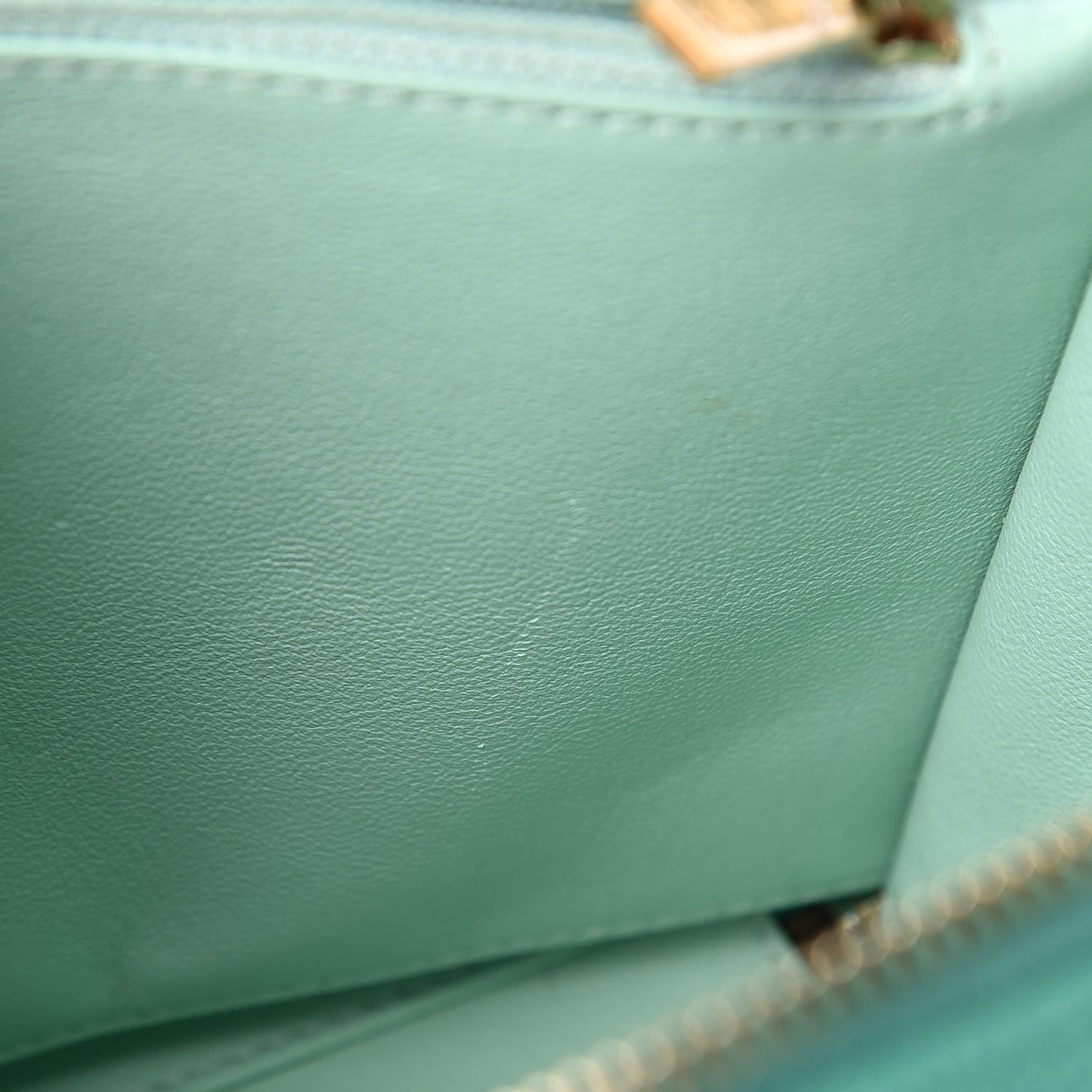 Caviar Quilted Medium CC Filigree Vanity Case Green