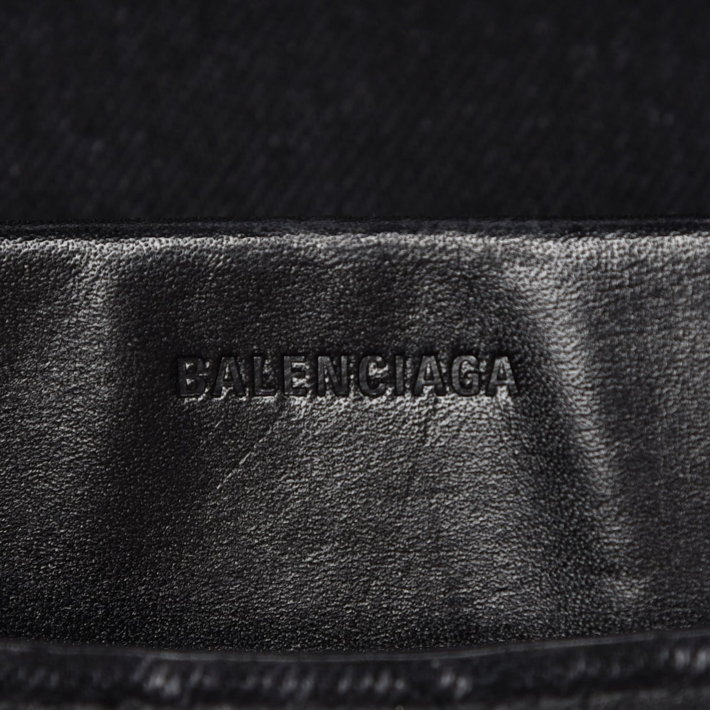 Destroyed Denim Jacquard Logo Matelasse M BB Round Shoulder Bag Black