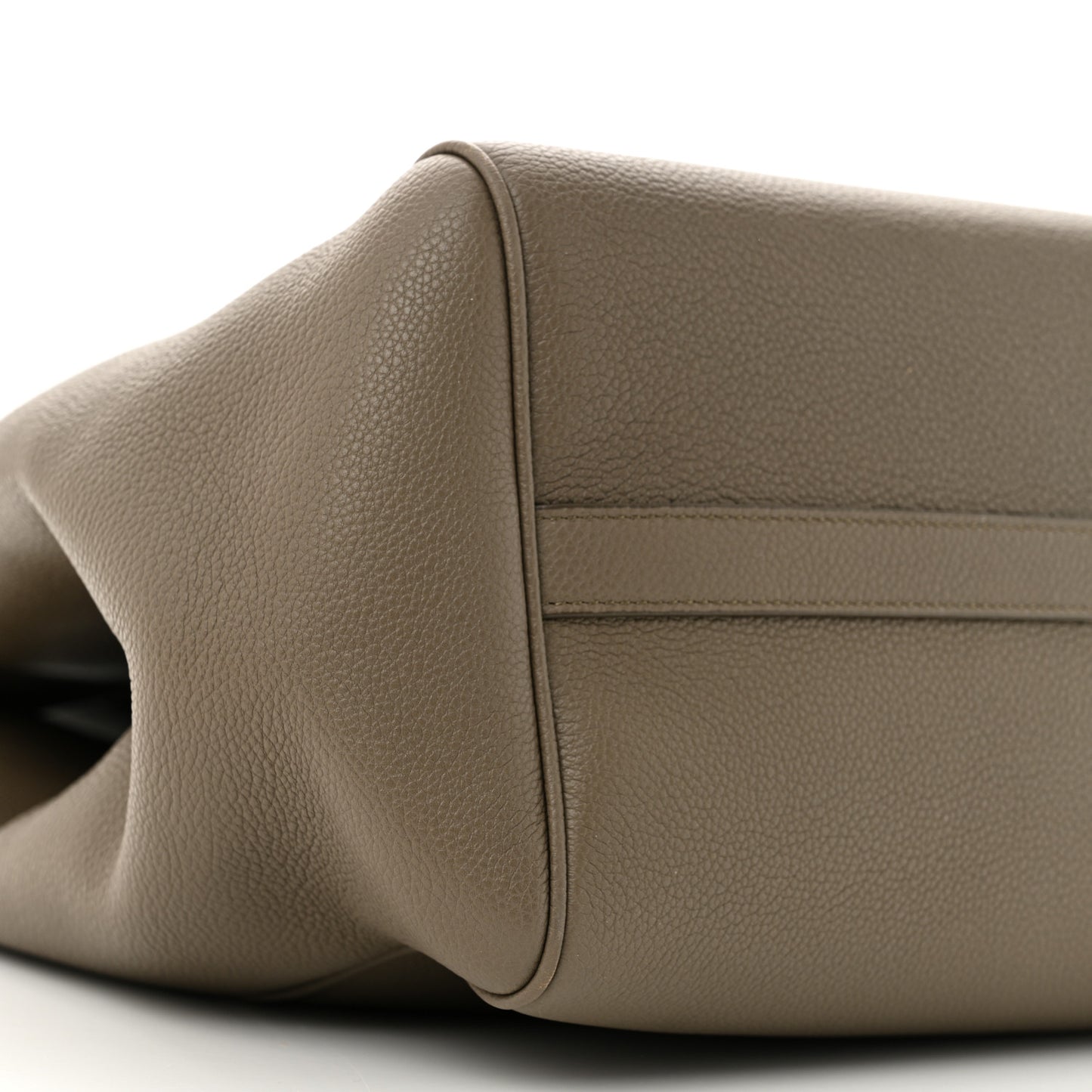 Soft Grained Calfskin Medium Phantom Luggage Cabas Souris