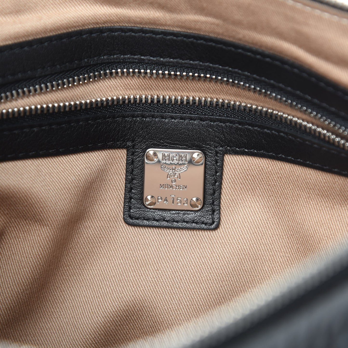 Visetos Medium Punk Rabbit Crossbody Pouch Black