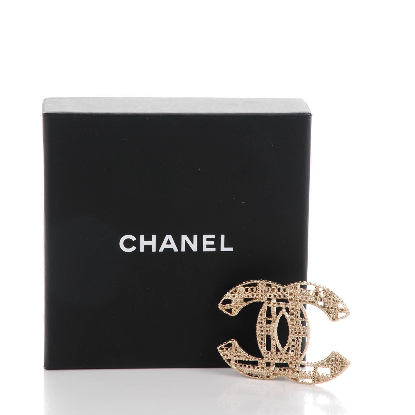 Chain CC Brooch Pin Light Gold