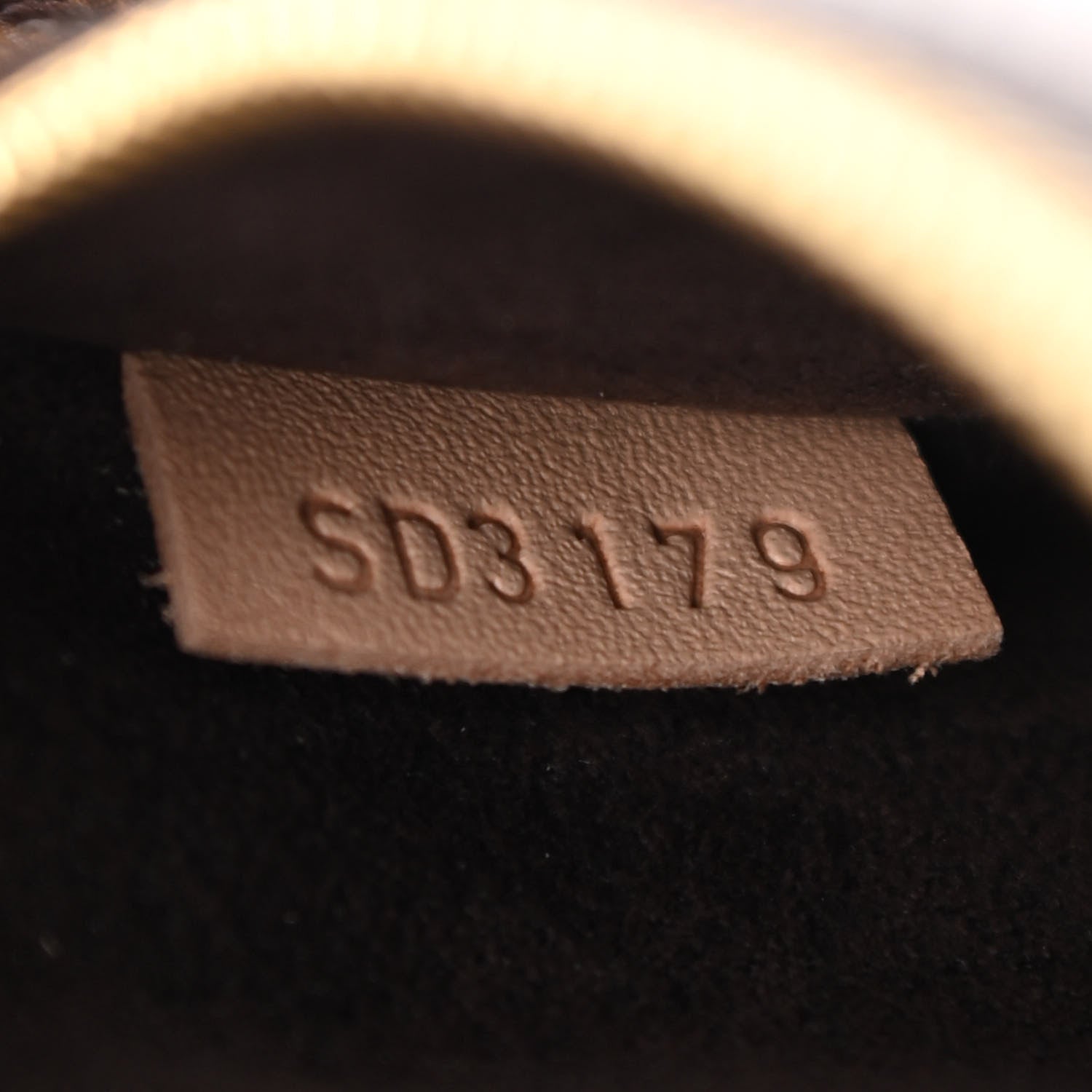 Louis Vuitton Monogram Pochette Metis 7 of 8