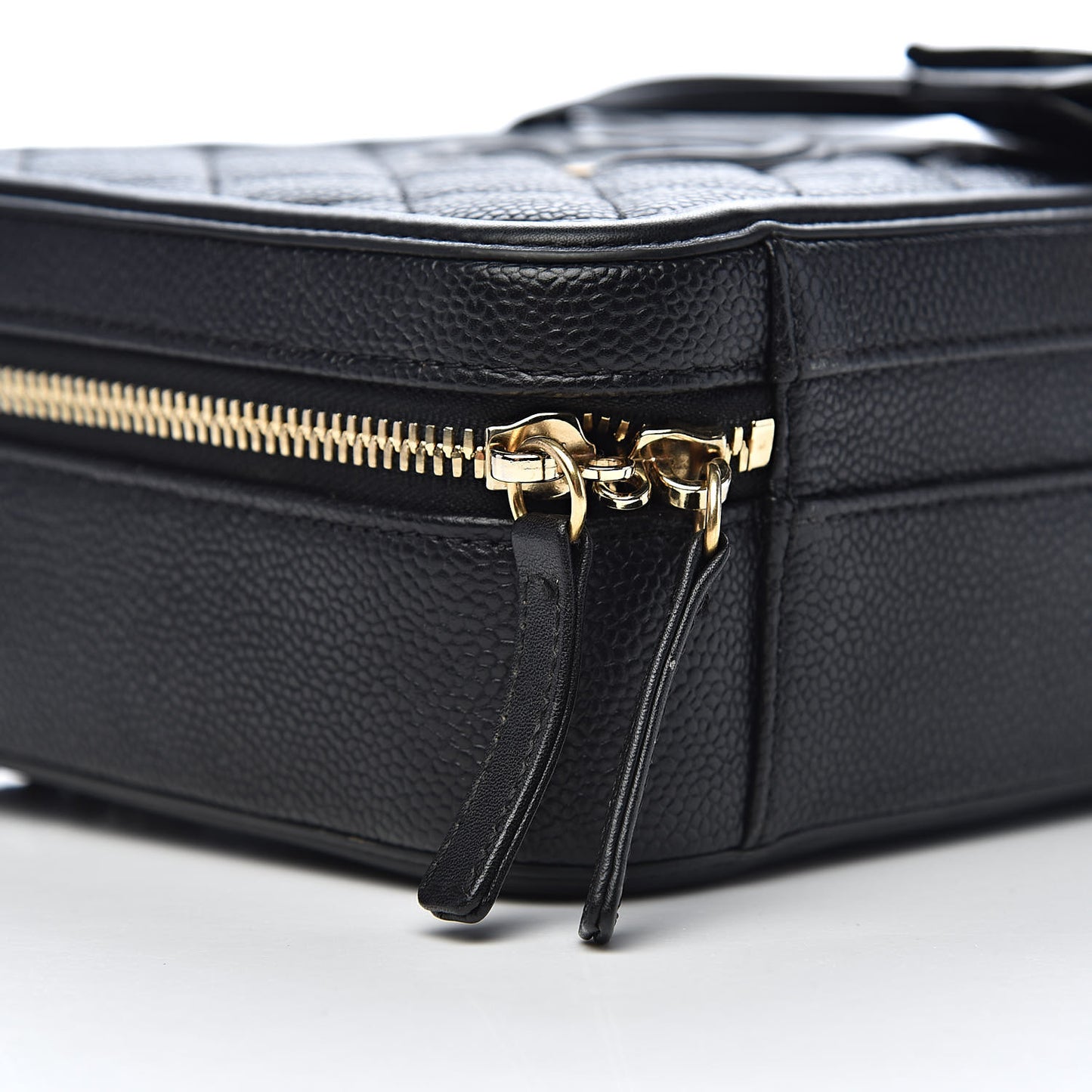 Caviar Quilted Medium CC Filigree Vanity Case Black