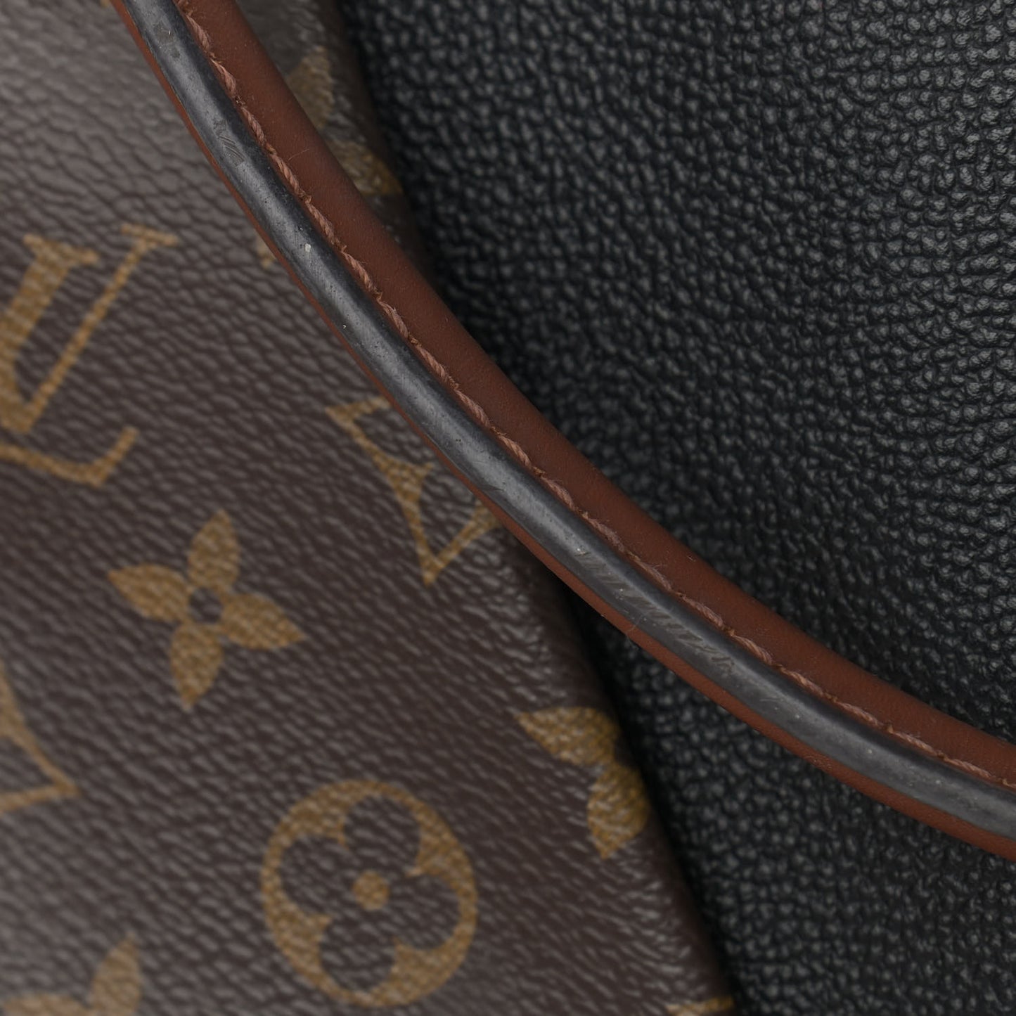 Monogram V Tote MM Black