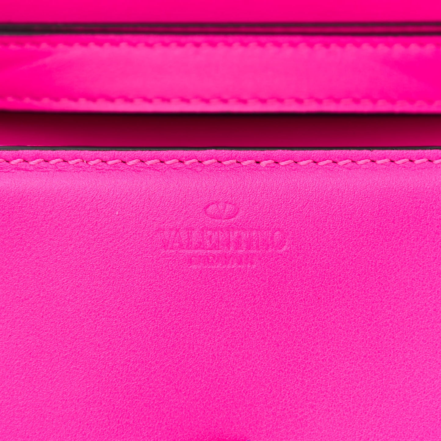 Calfskin Lacquer Monochrome Vlogo Mini Loco Crossbody Bag Pink PP