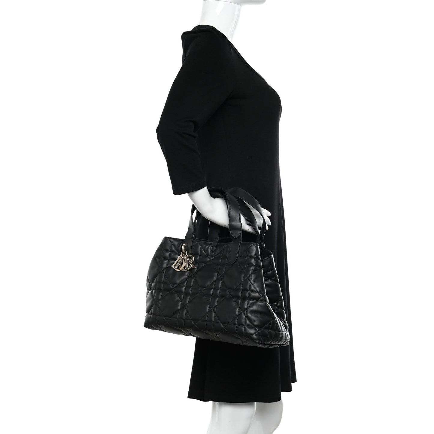 Calfskin Macrocannage Medium Toujours Black