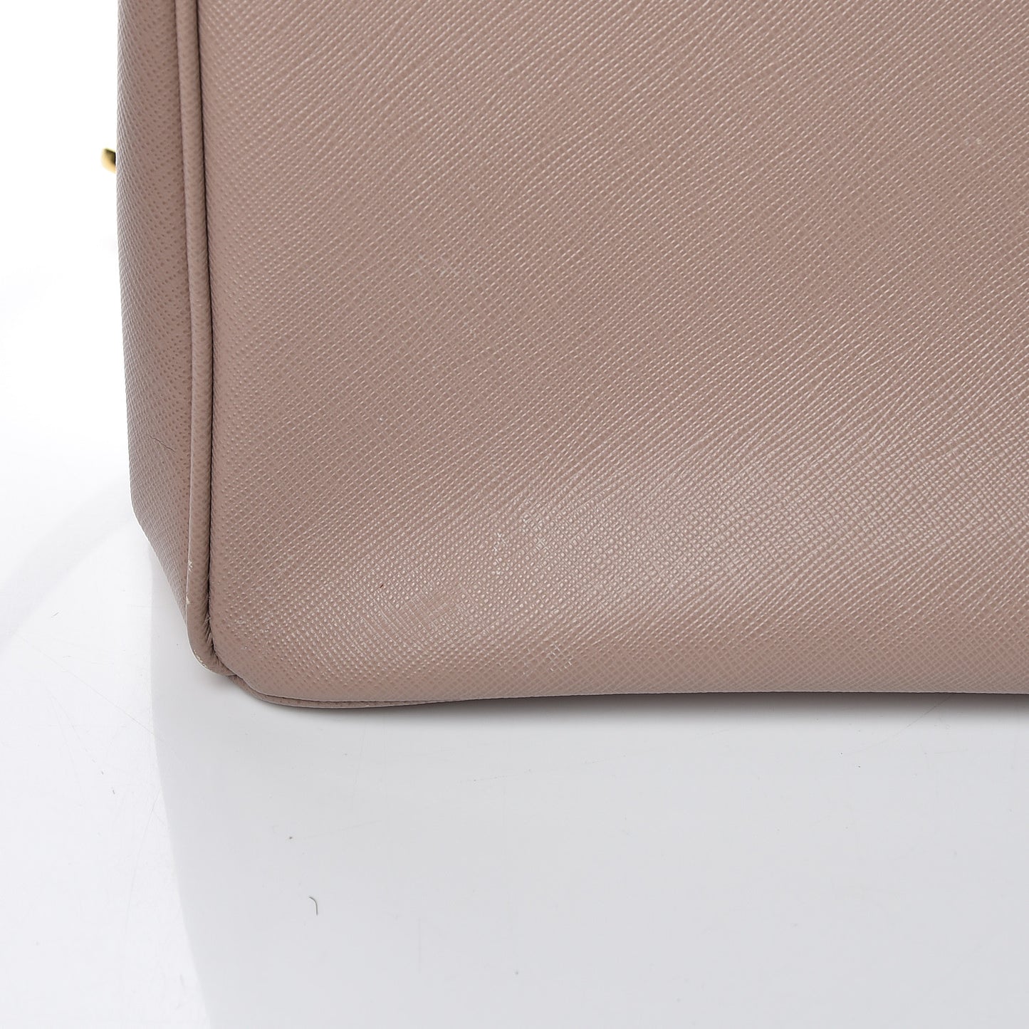 Saffiano Medium Galleria Double Zip Tote Cammeo