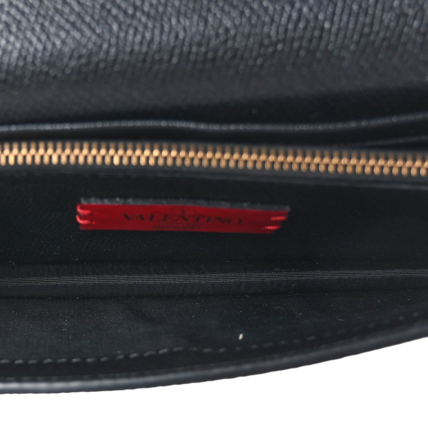 Grainy Calfskin Vlogo Wallet With Chain Black