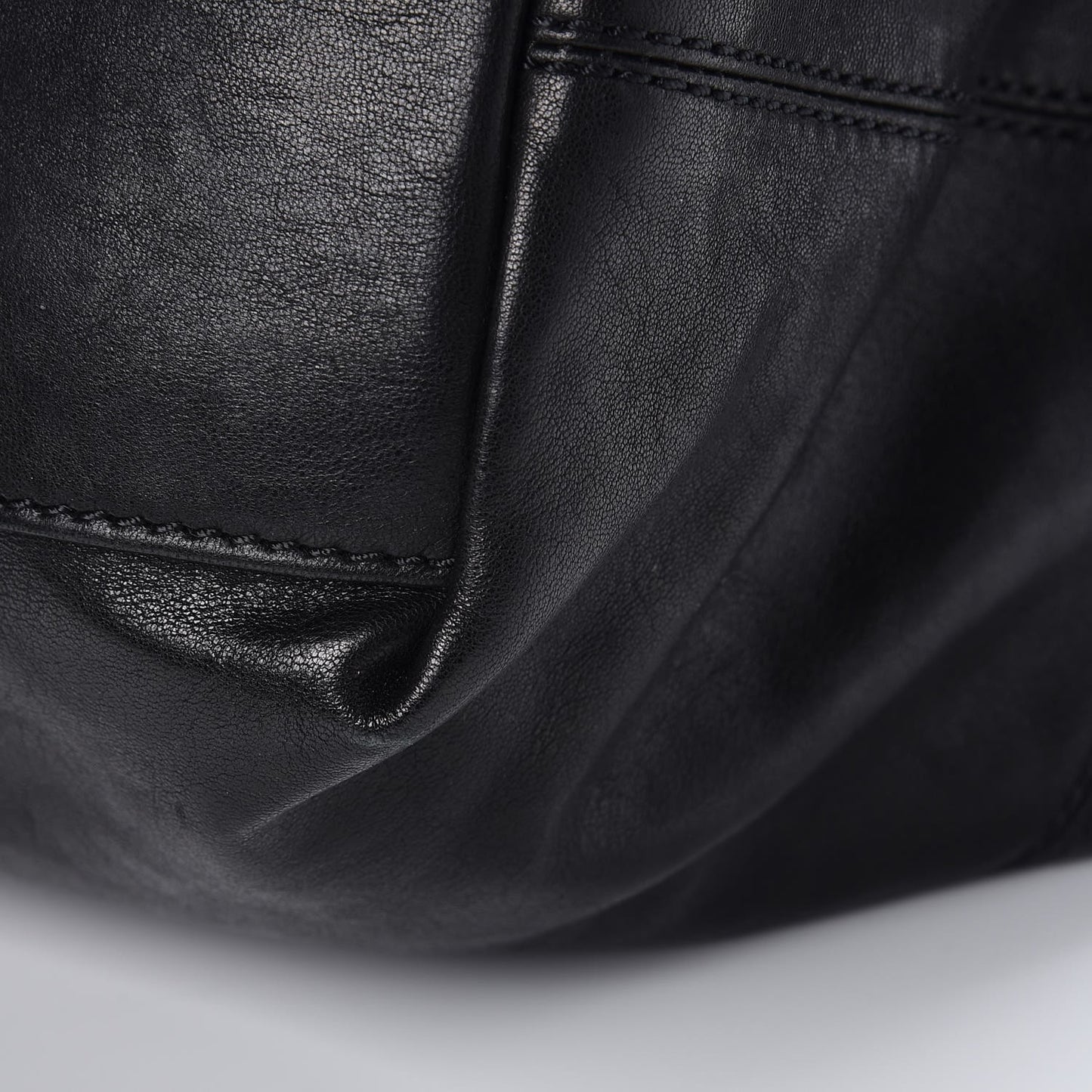 Lambskin Medium Nightingale Black