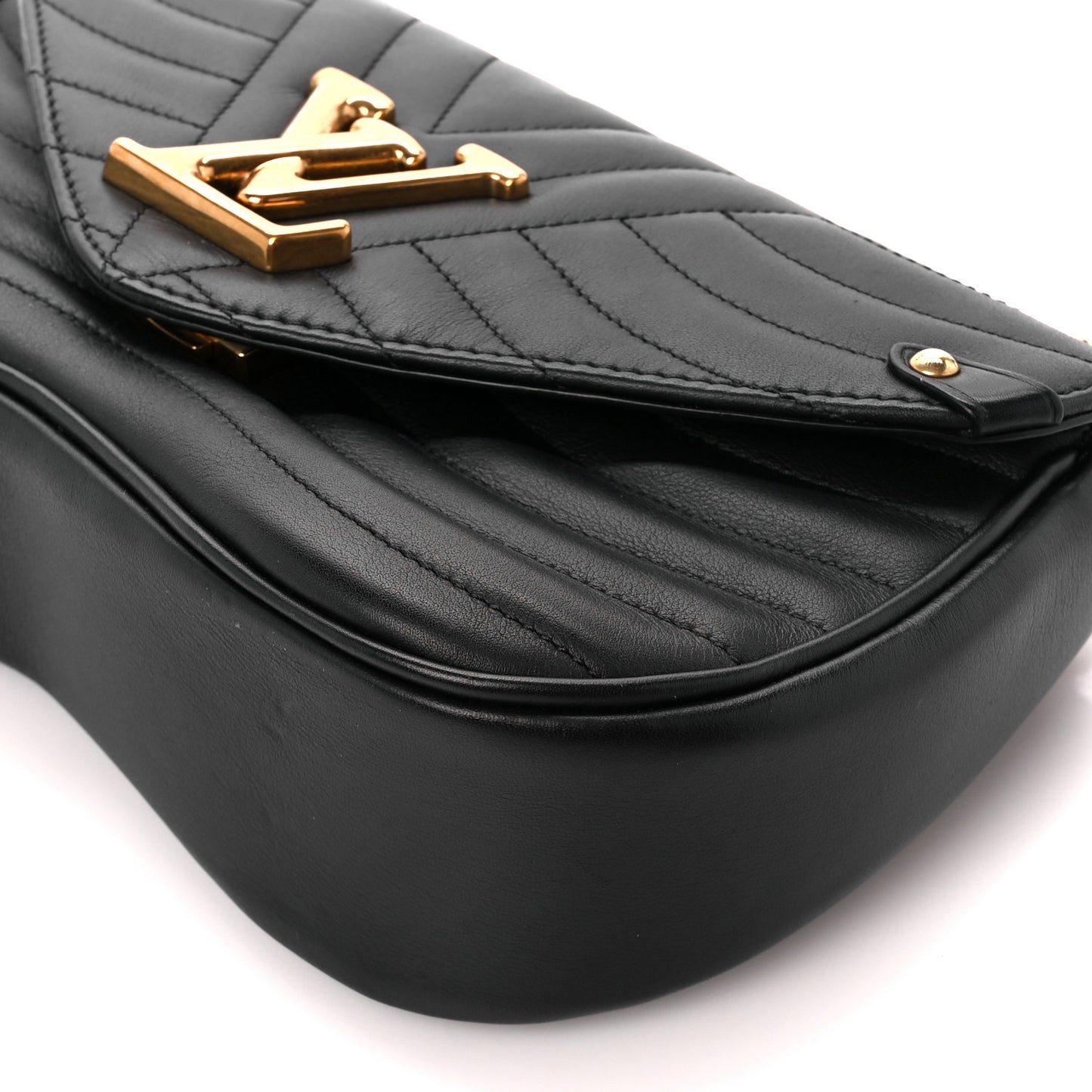 Calfskin New Wave Chain PM Black