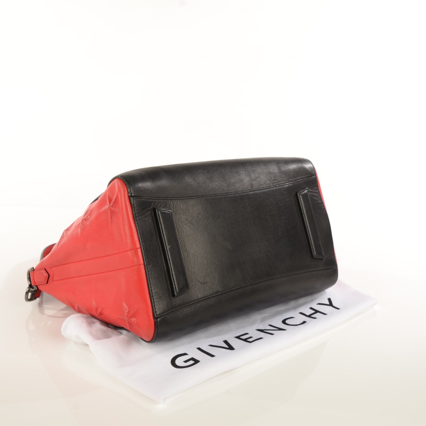 Smooth Calfskin Medium Star Antigona Black Red