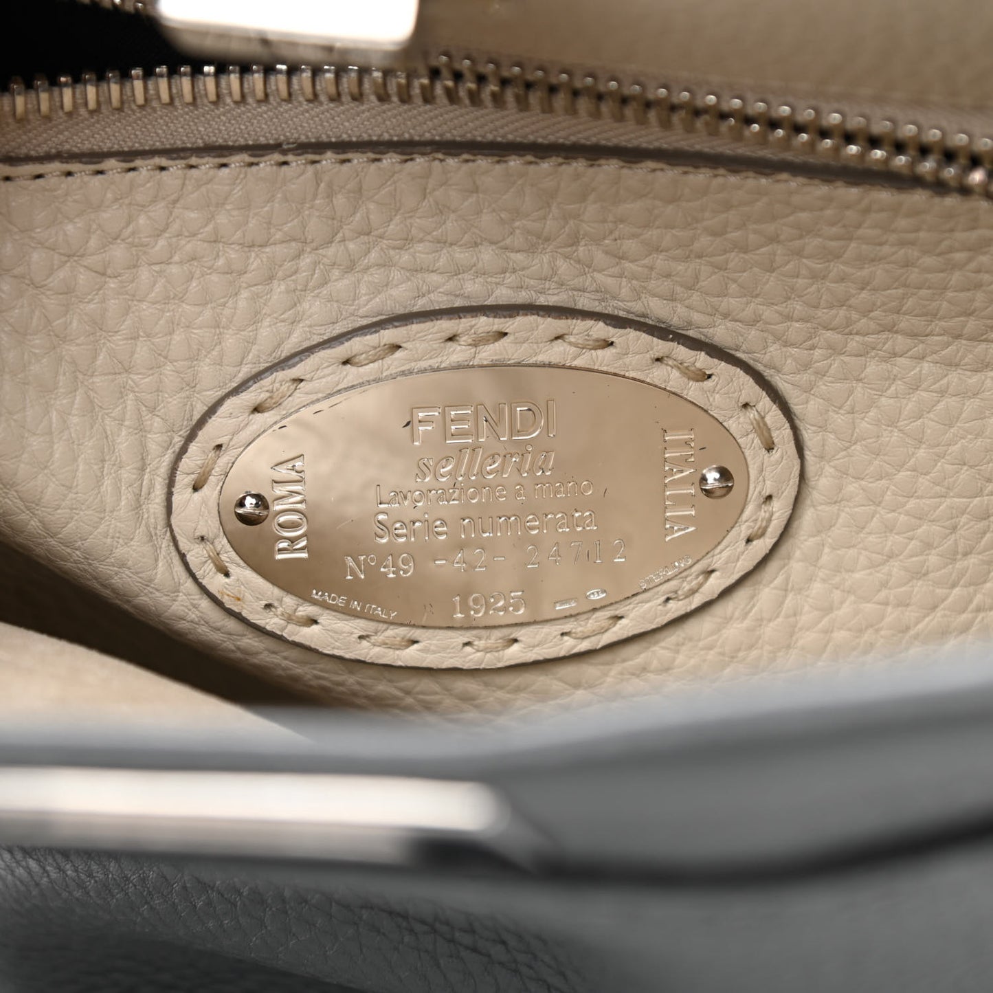 Cuoio Romano Selleria Bi-Color Medium Peekaboo Iconic Satchel Asfalto Latte