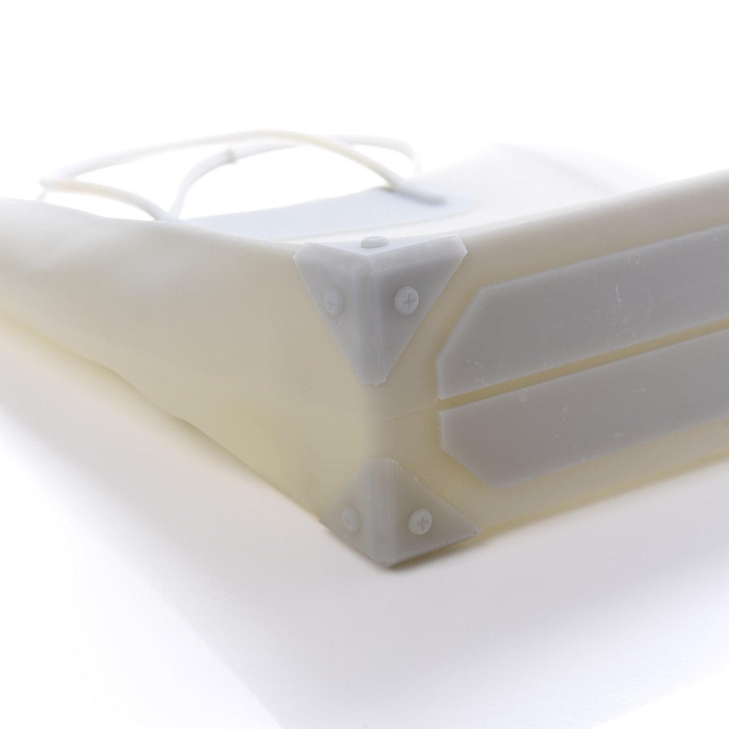 Molded Silicon Prisma Tote Icing