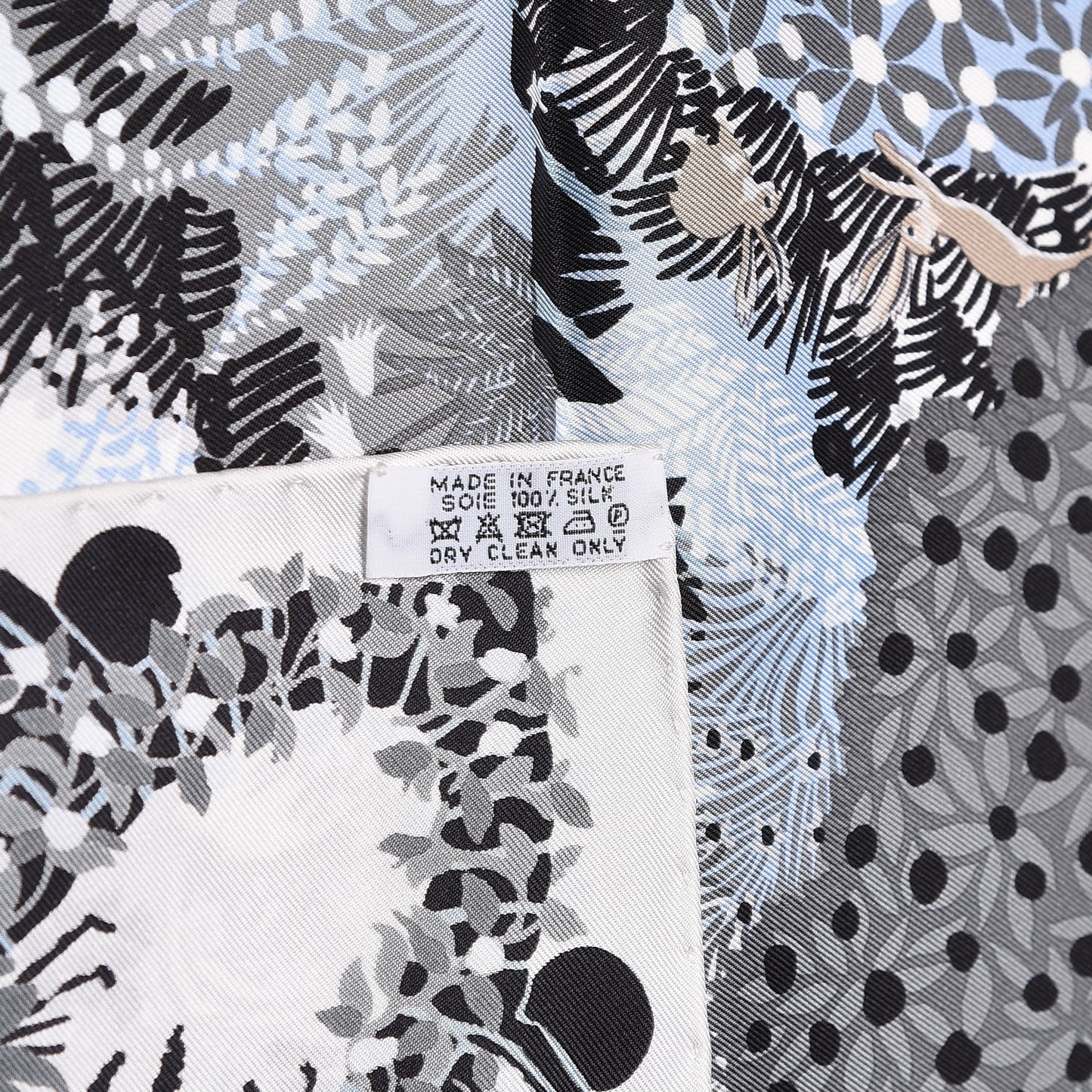 Silk Dans Un Jardin Anglais Scarf 90 White Ciel Black