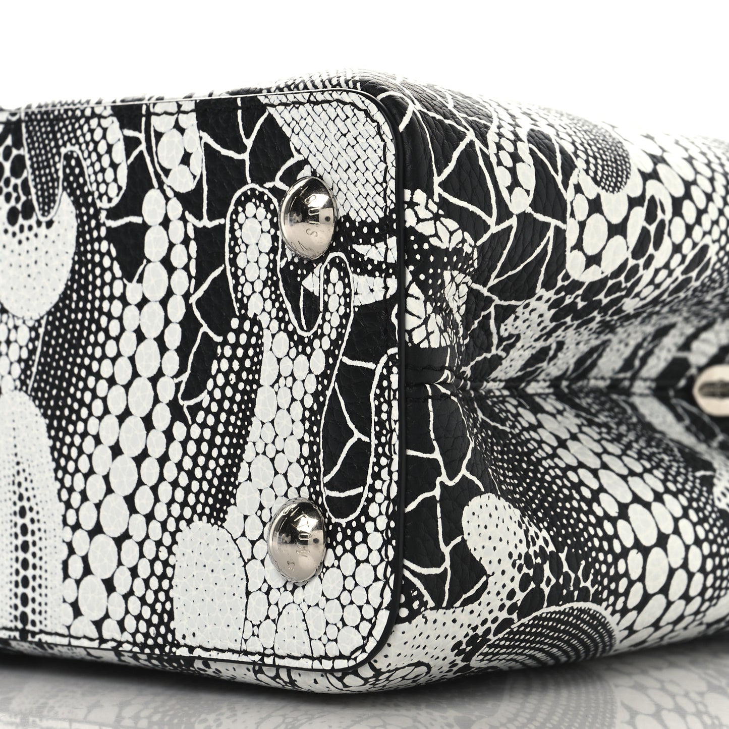 LV X YK Taurillon Psychedelic Capucines MM Black White