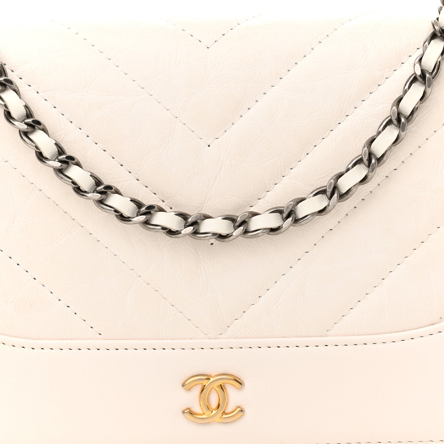 Aged Calfskin Chevron Quilted Gabrielle Wallet On Chain WOC White