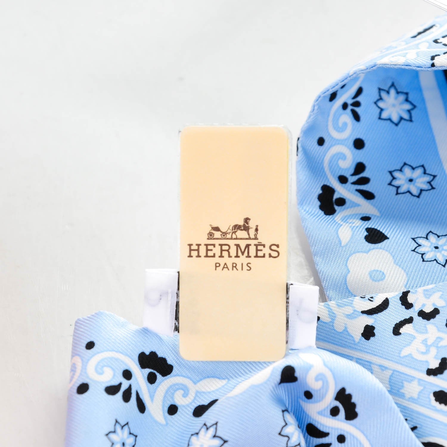 Hermes Silk Peuple Du Vent Bandana Twilly Bleu Oxford Noir Blanc 3 of 7