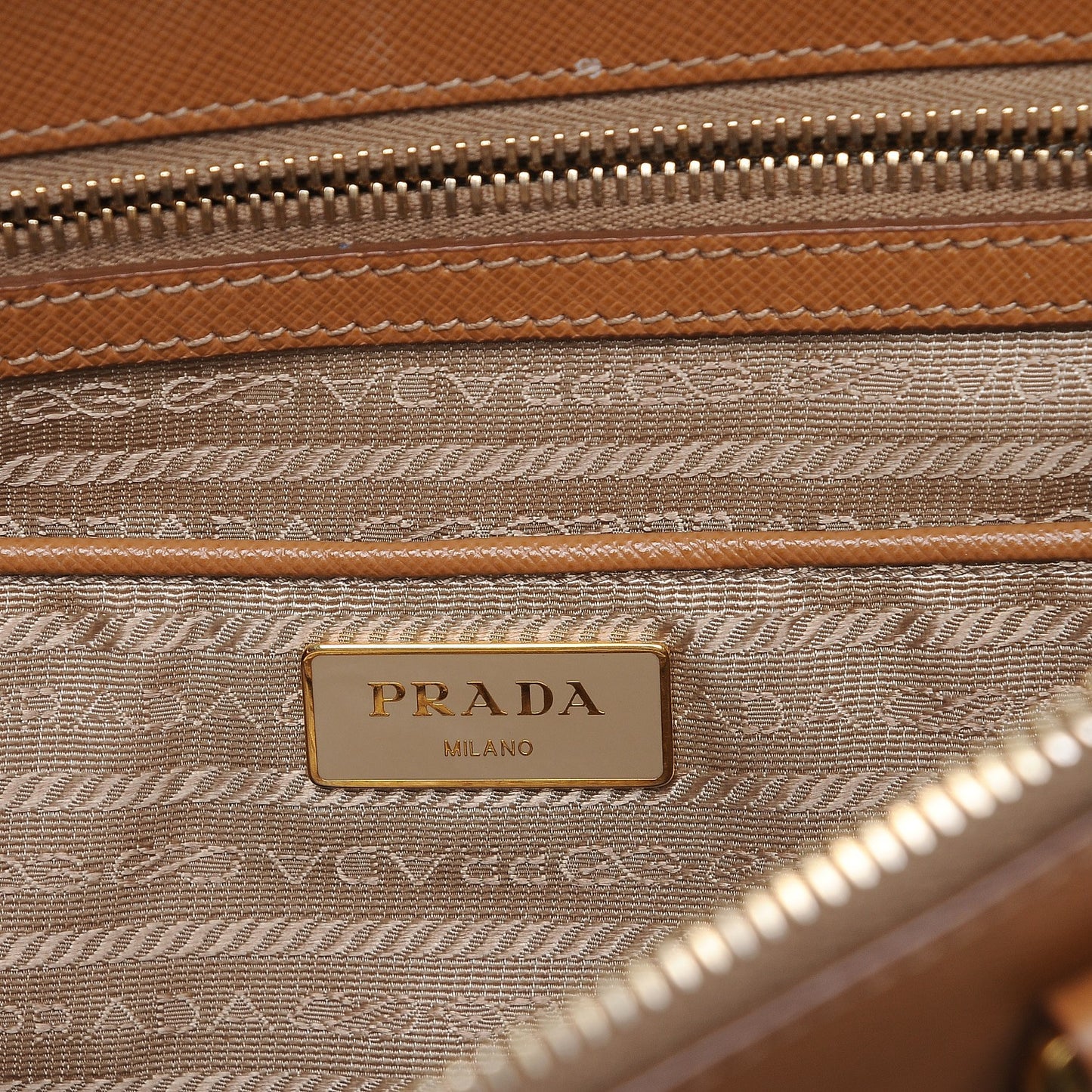 Saffiano Medium Galleria Double Zip Tote Caramel