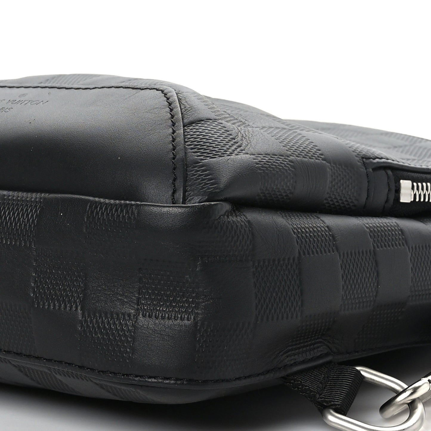 Damier Infini Avenue Sling Bag Onyx