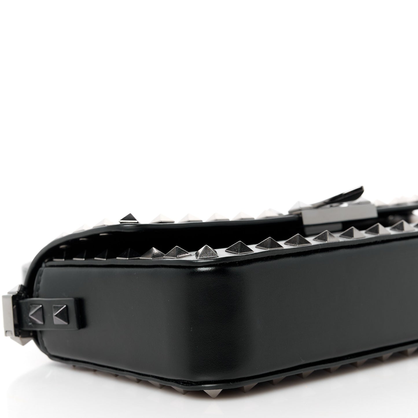Smooth Calfskin E/W Rockstud23 Shoulder Bag Black